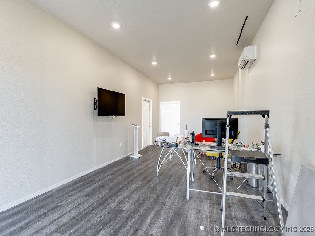 419 W 13th Property Photo 5