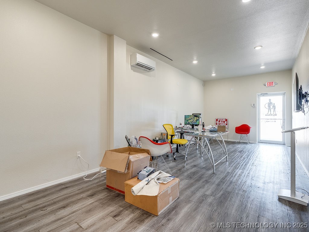 419 W 13th Property Photo 6