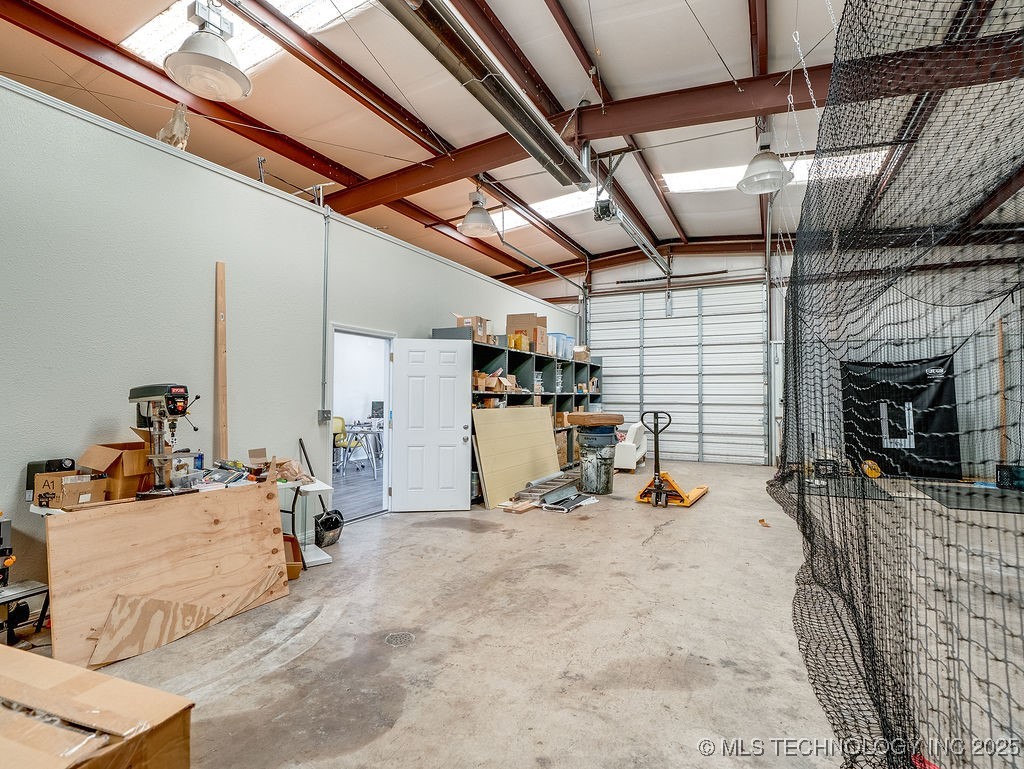 419 W 13th Property Photo 8