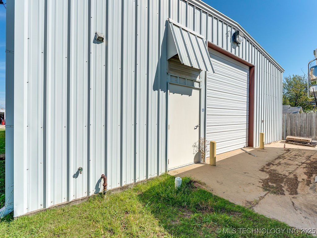 419 W 13th Property Photo 16