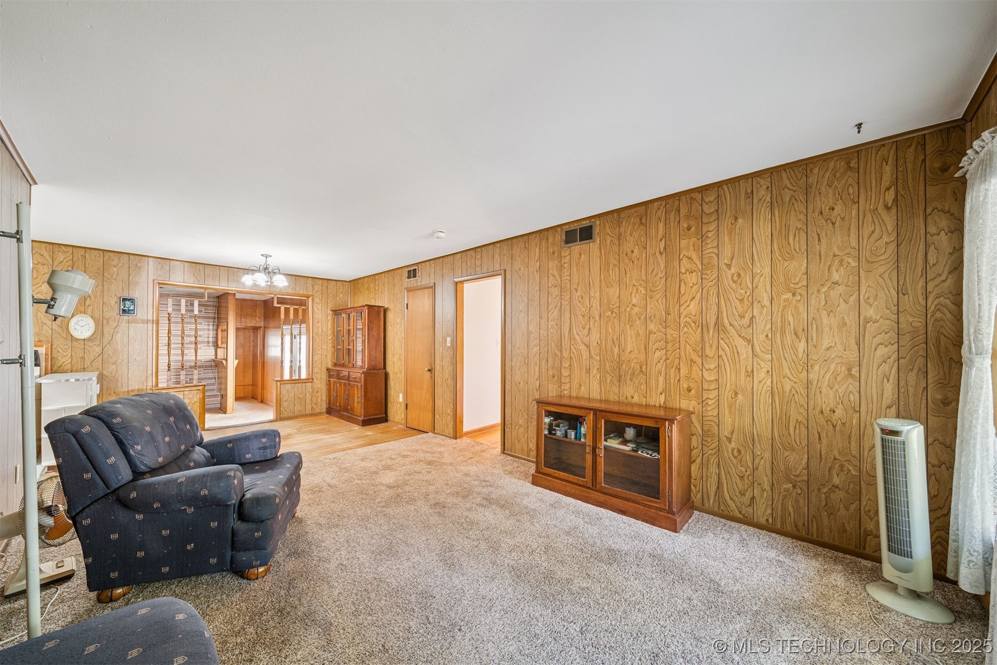 422 N Foreman Street Property Photo 6