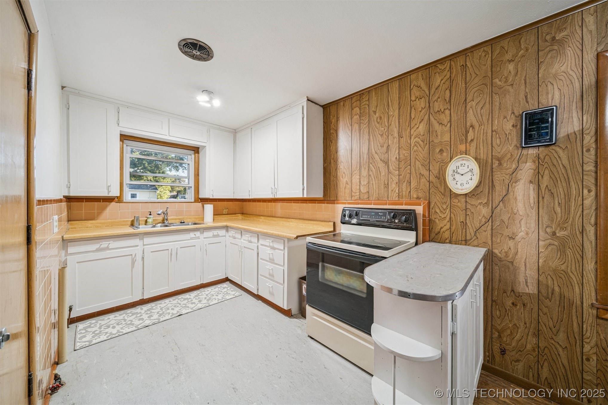 422 N Foreman Street Property Photo 8