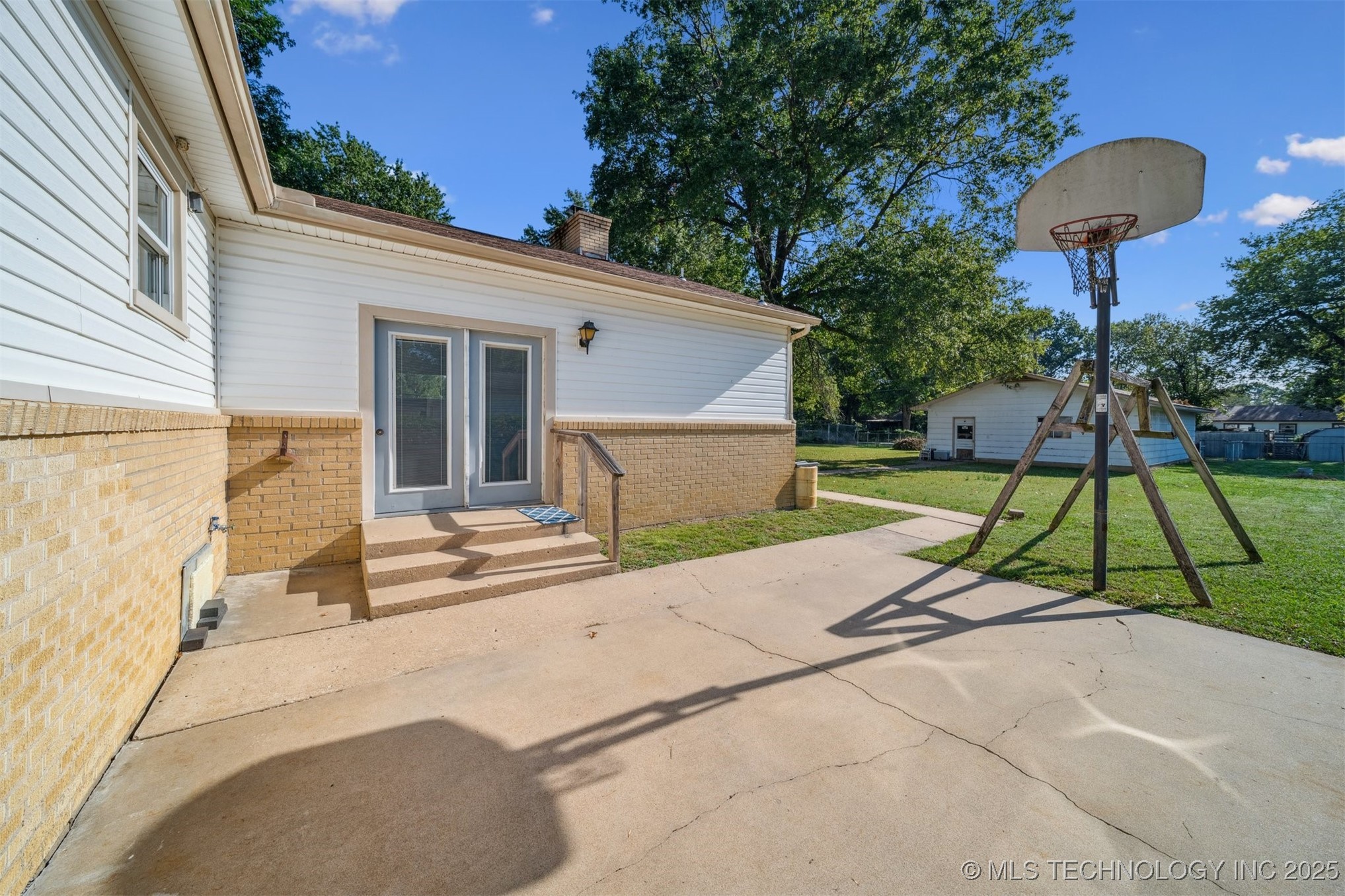 422 N Foreman Street Property Photo 20