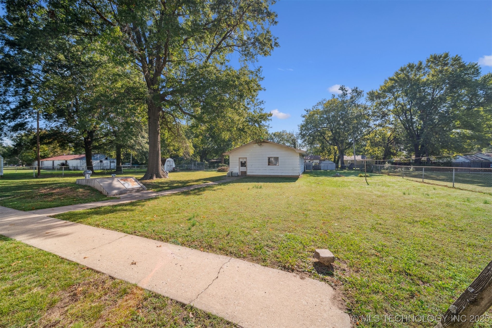 422 N Foreman Street Property Photo 24