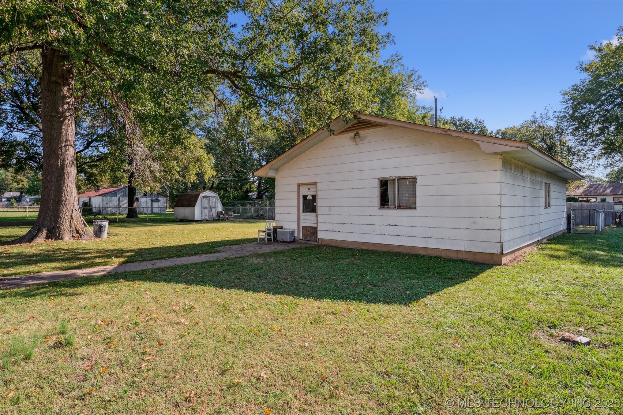 422 N Foreman Street Property Photo 25