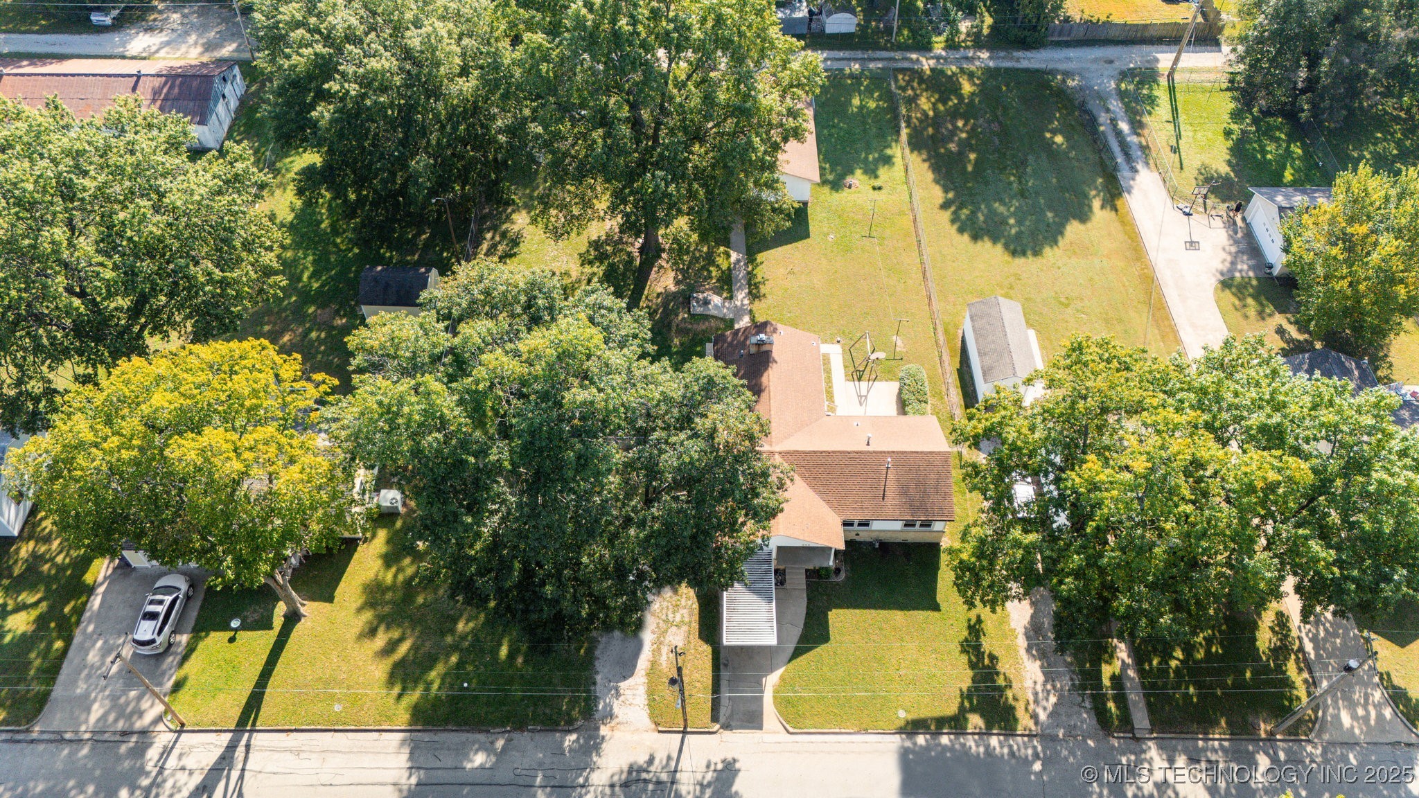 422 N Foreman Street Property Photo 28