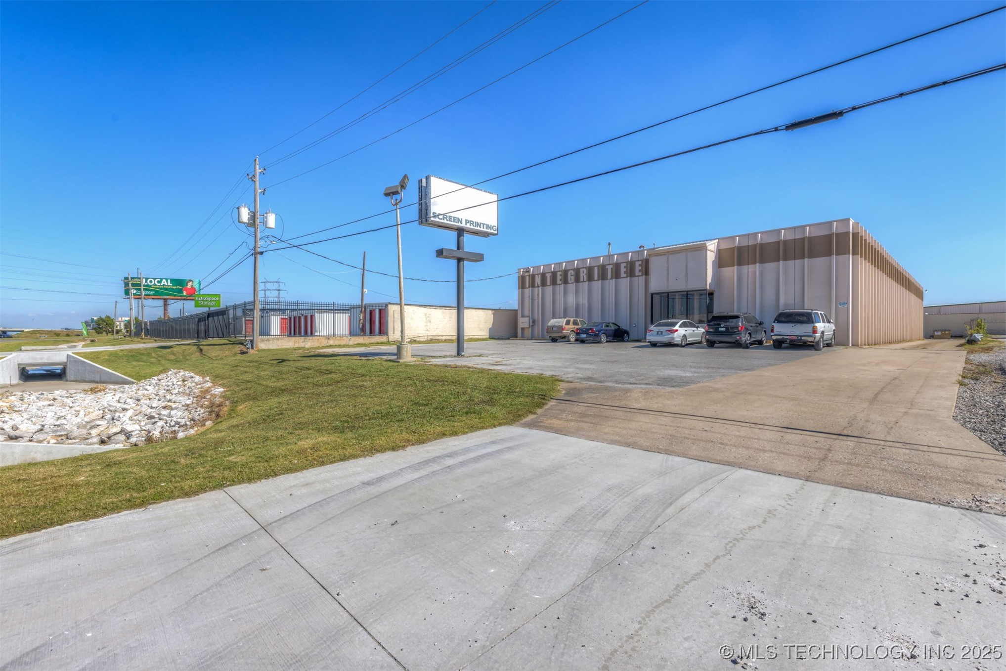 6580 E Skelly Drive Property Photo 1