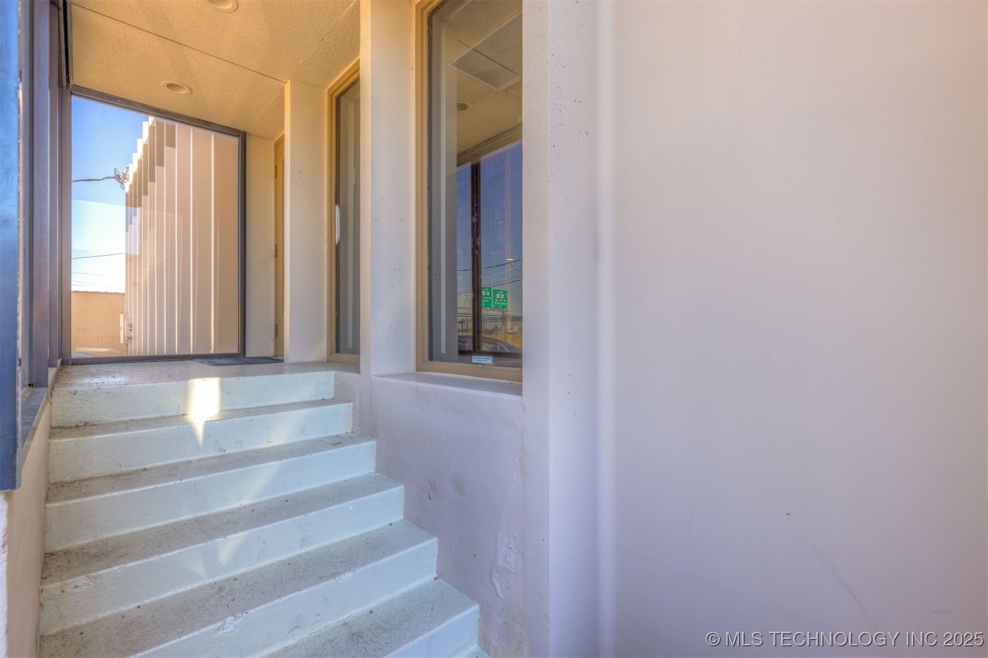 6580 E Skelly Drive Property Photo 5