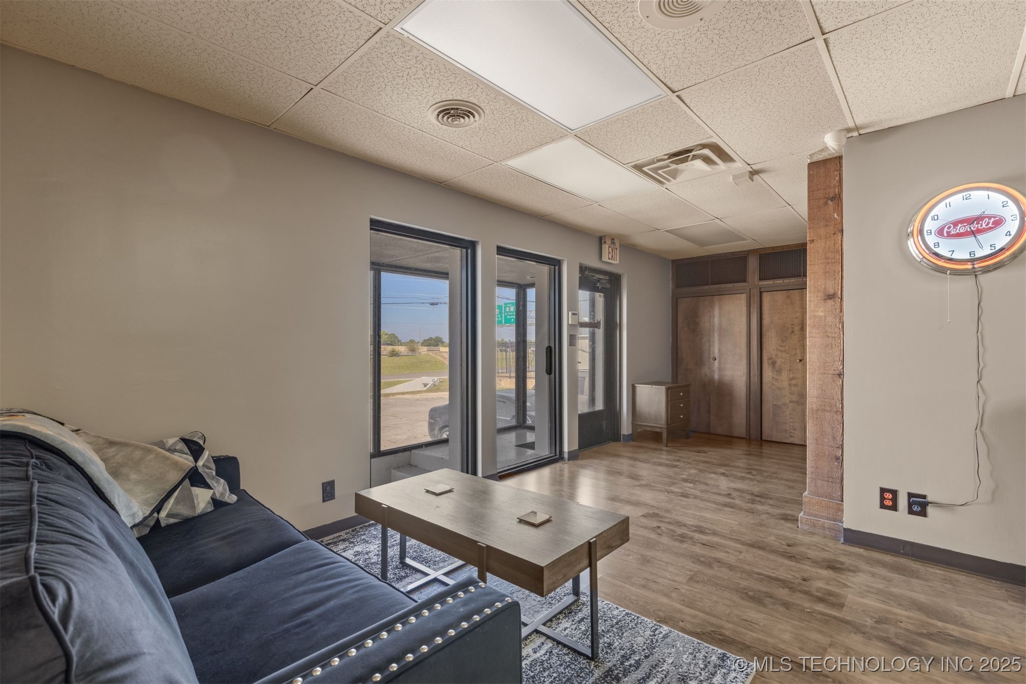 6580 E Skelly Drive Property Photo 6