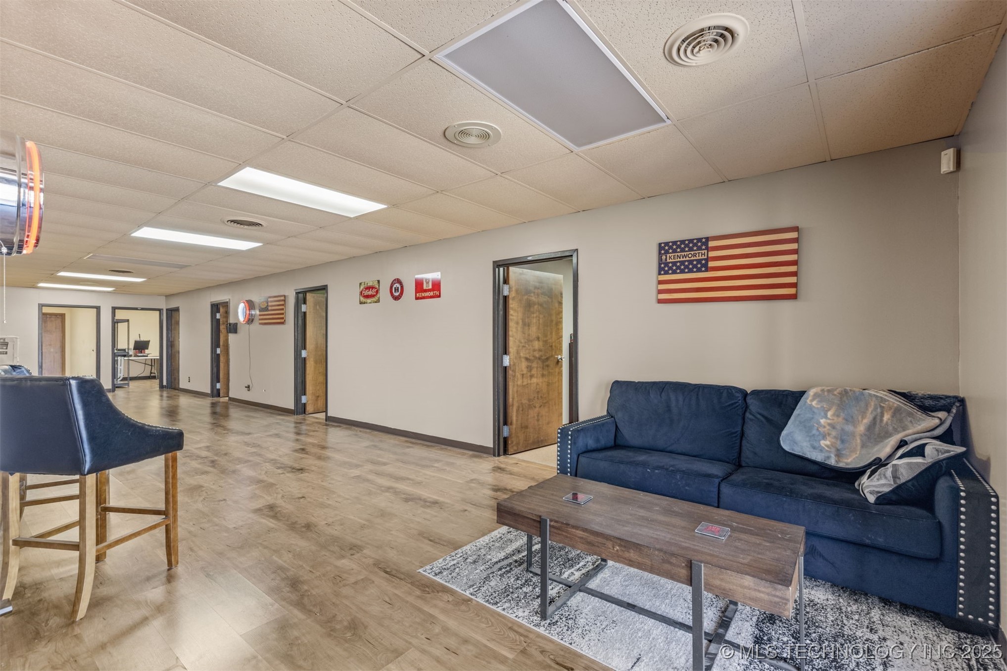 6580 E Skelly Drive Property Photo 7