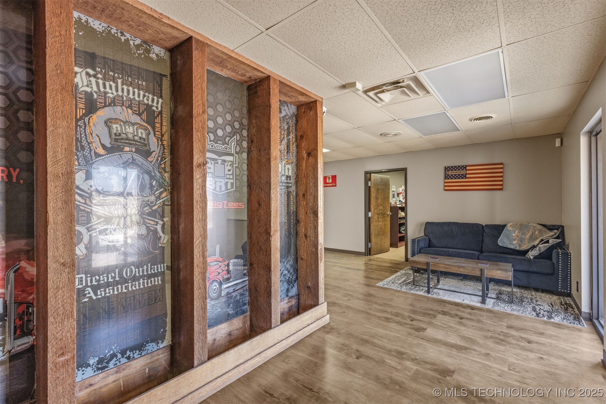 6580 E Skelly Drive Property Photo 8