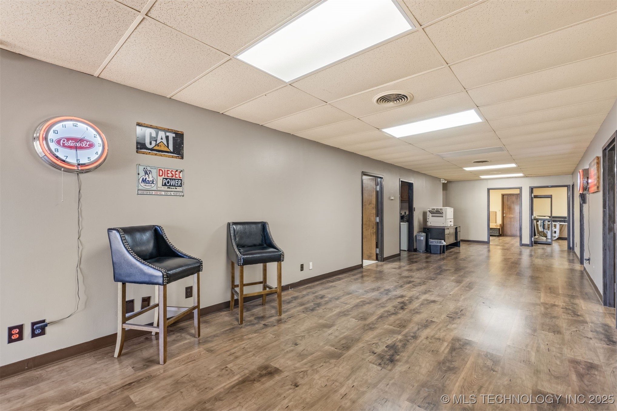 6580 E Skelly Drive Property Photo 10