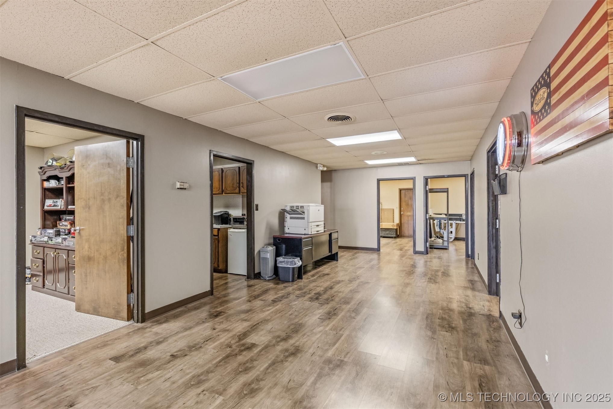 6580 E Skelly Drive Property Photo 11