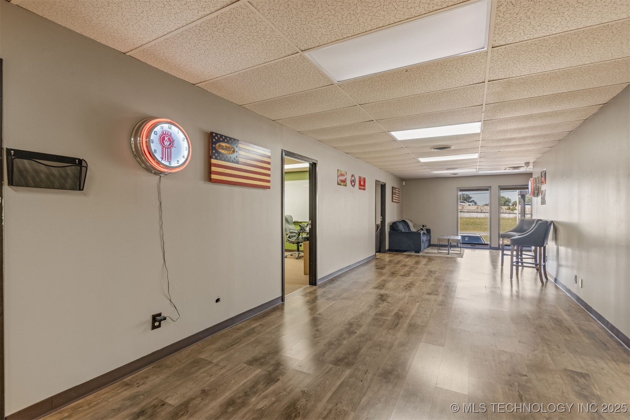 6580 E Skelly Drive Property Photo 12