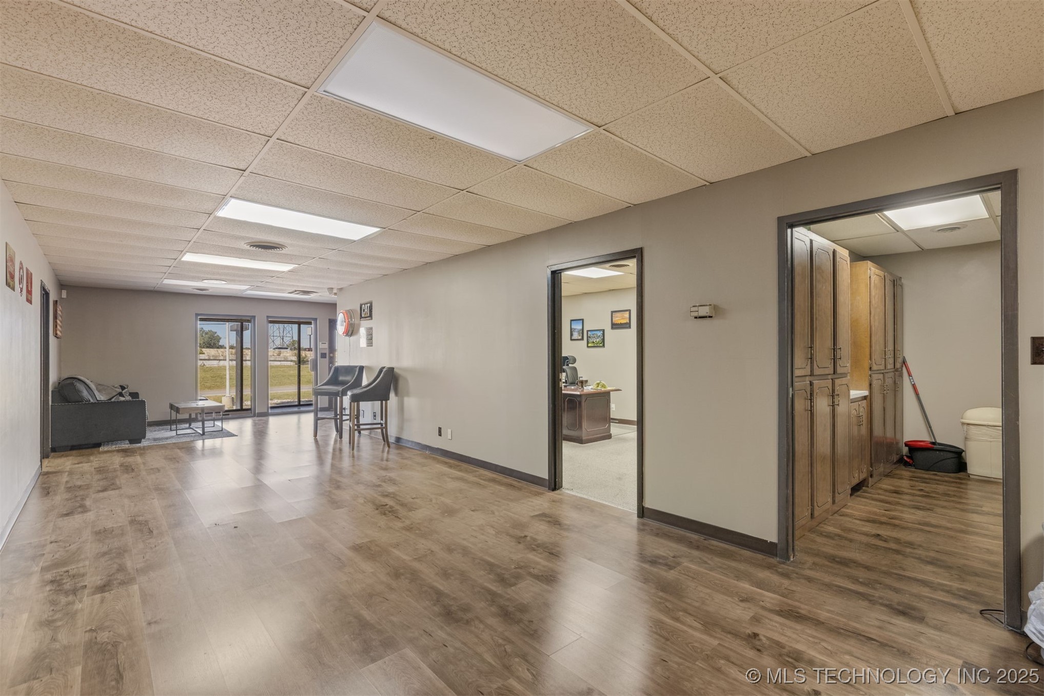 6580 E Skelly Drive Property Photo 13