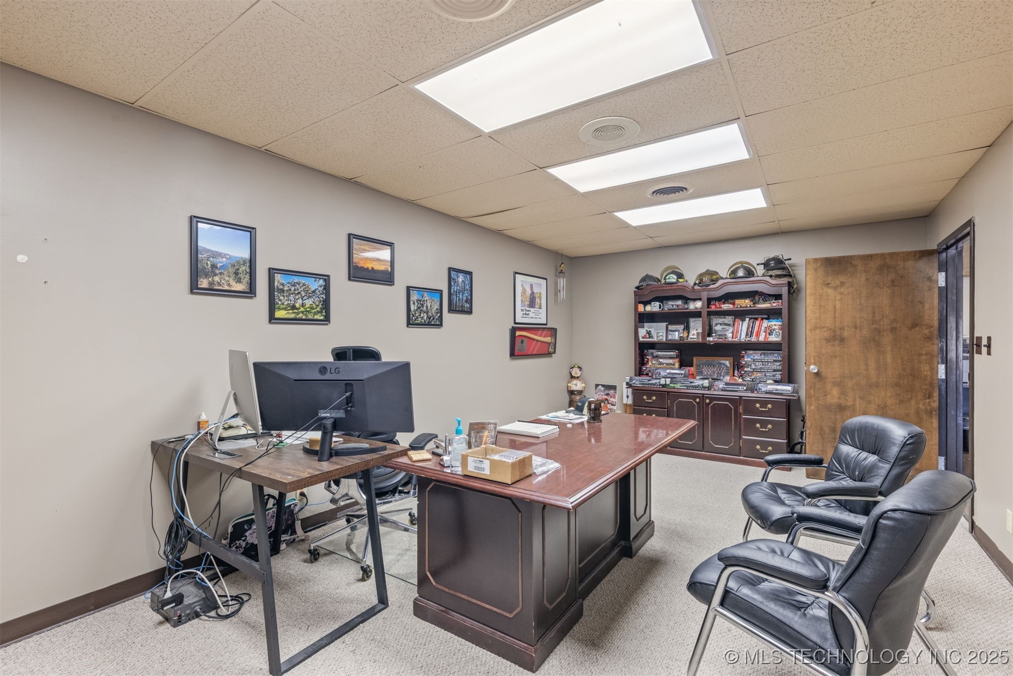 6580 E Skelly Drive Property Photo 17