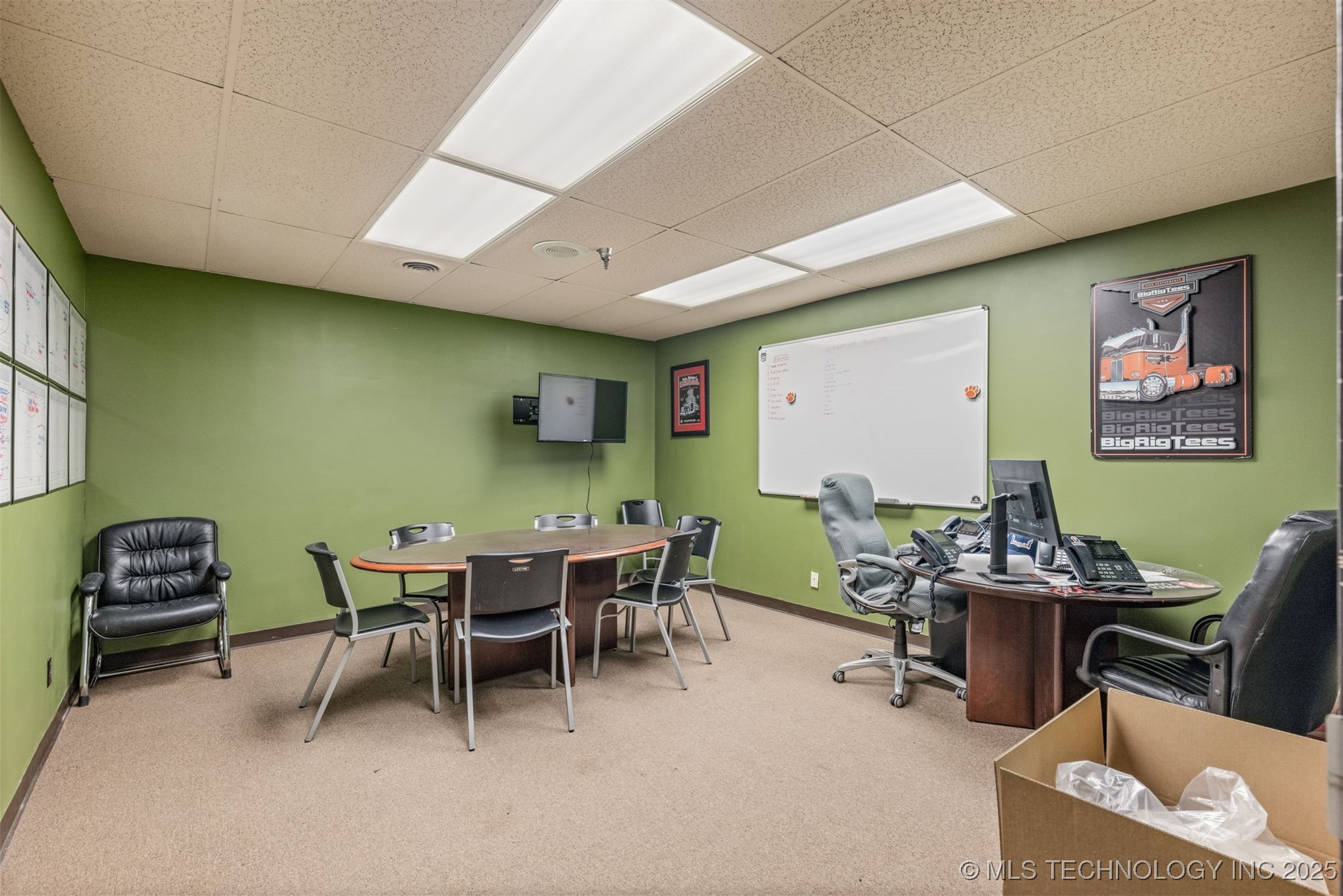 6580 E Skelly Drive Property Photo 19