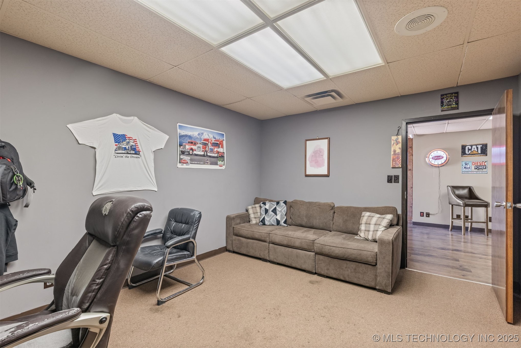 6580 E Skelly Drive Property Photo 22