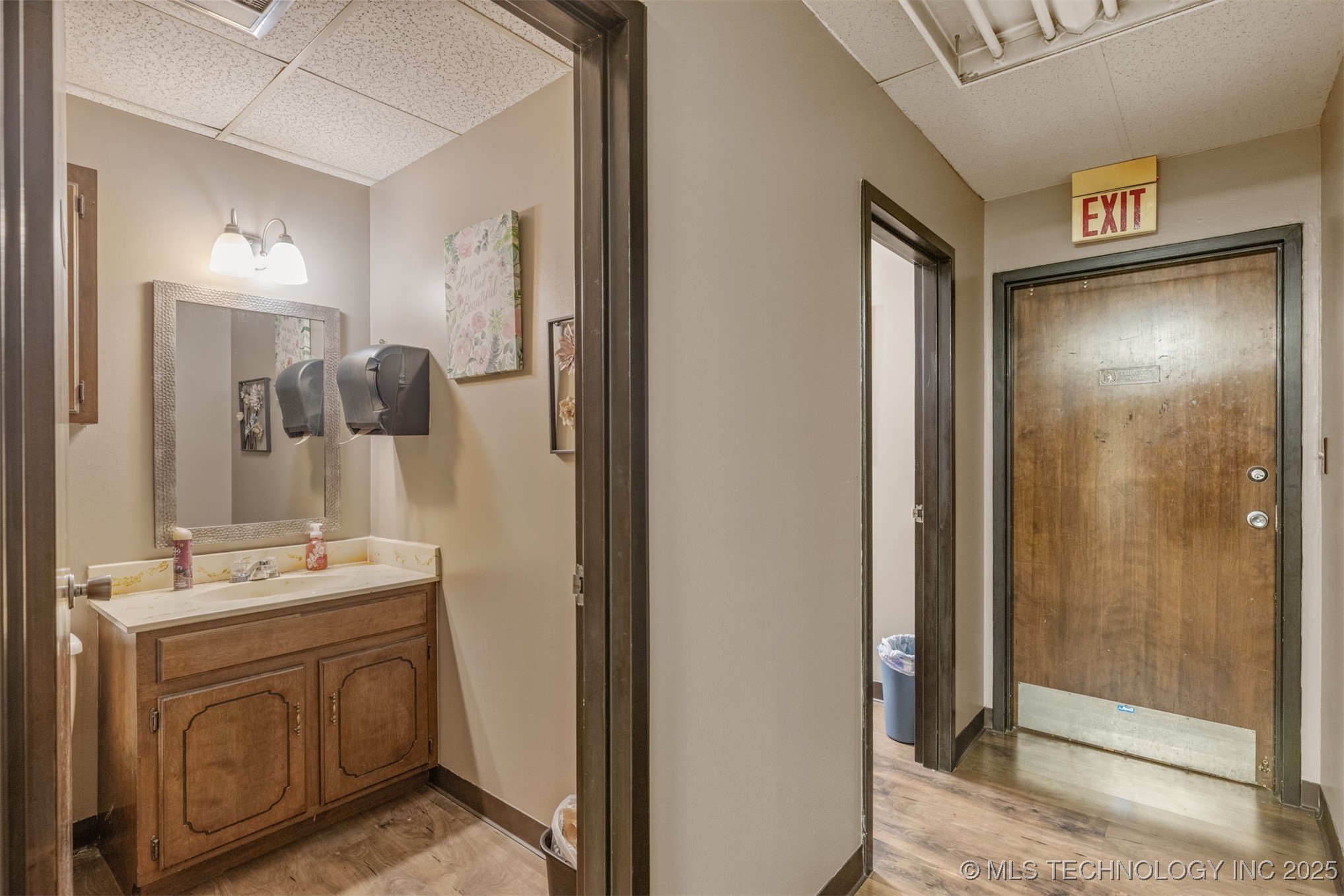 6580 E Skelly Drive Property Photo 26