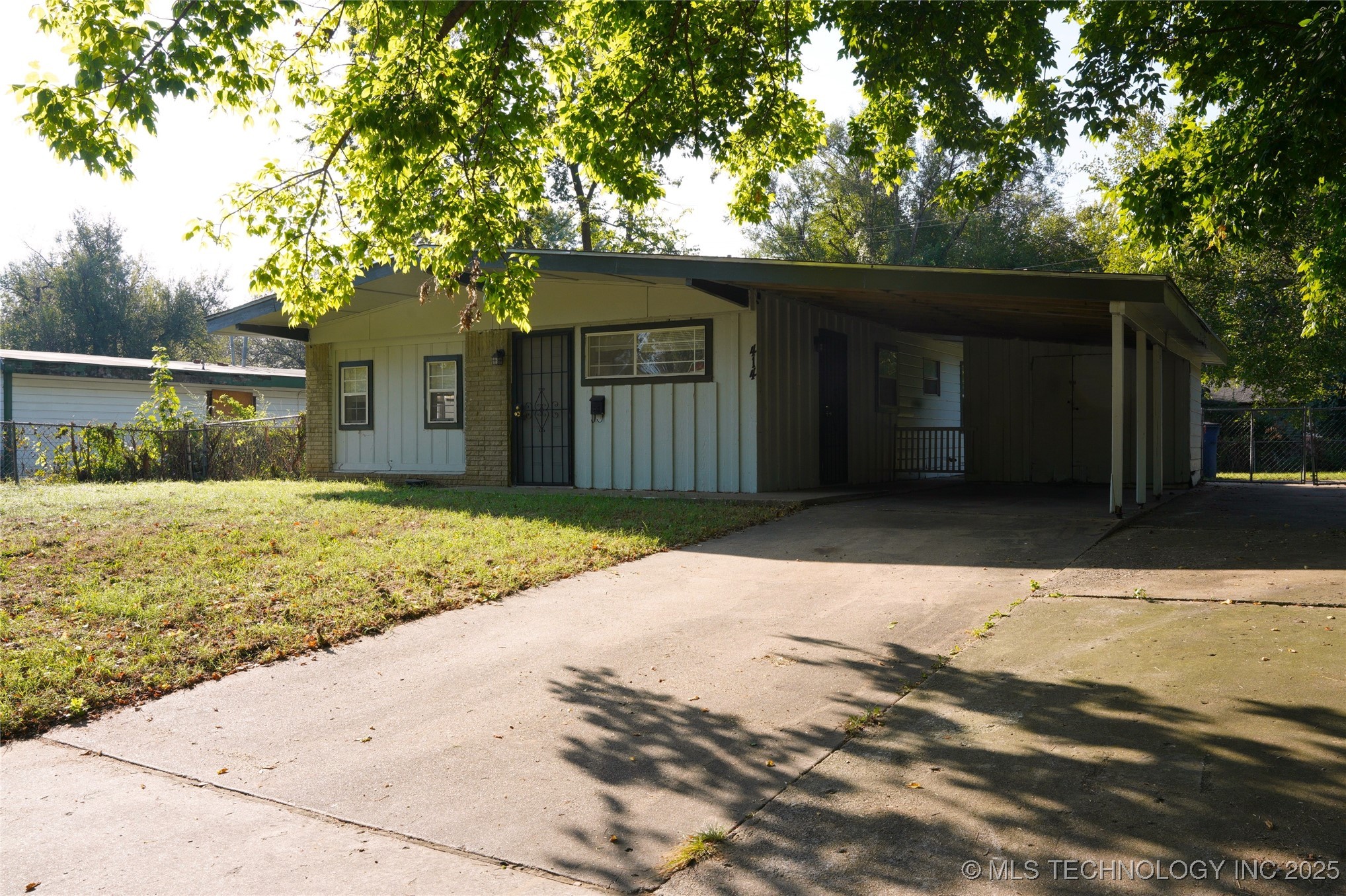 414 E 54th Street N Property Photo 2