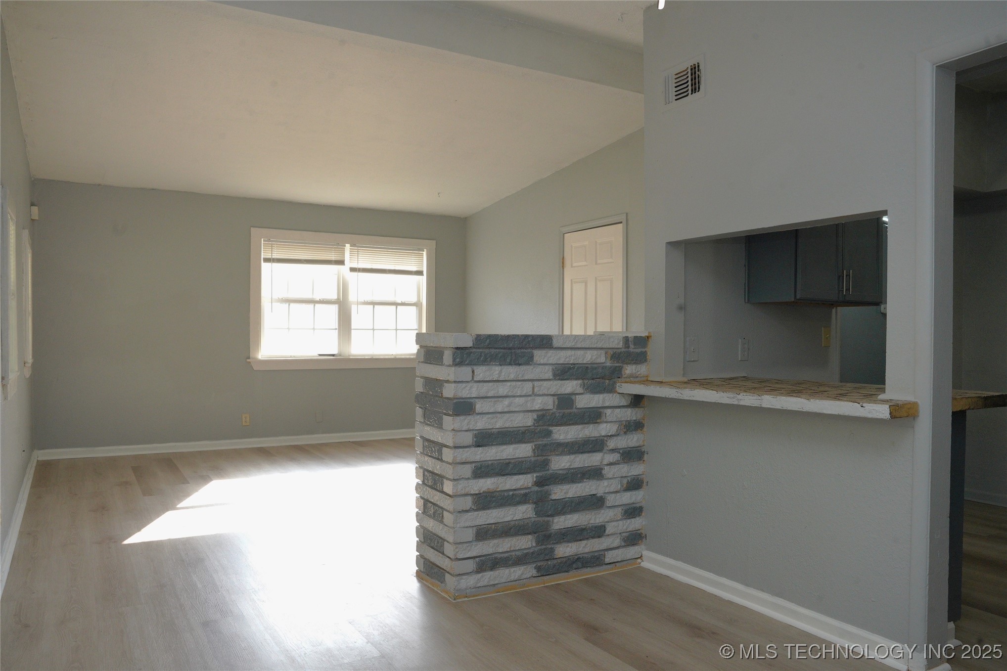 414 E 54th Street N Property Photo 6