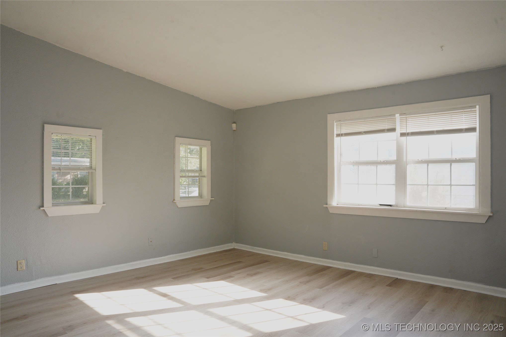 414 E 54th Street N Property Photo 7