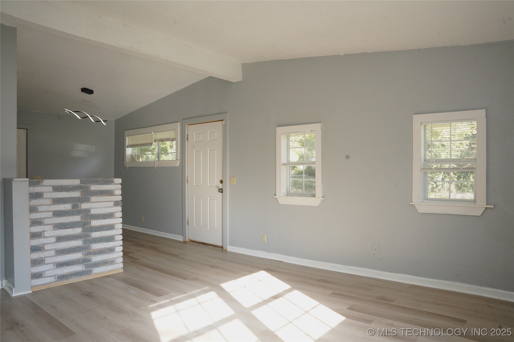 414 E 54th Street N Property Photo 8