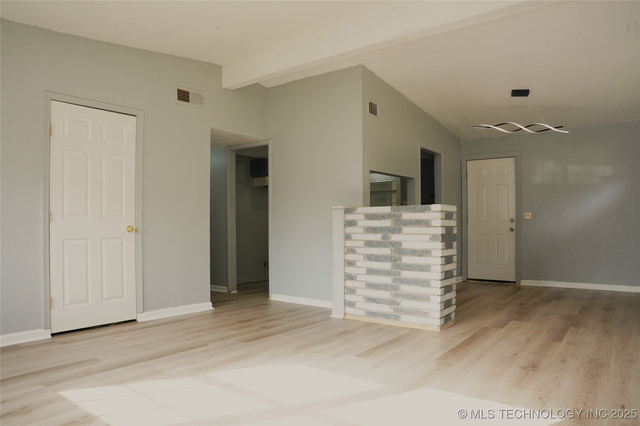 414 E 54th Street N Property Photo 13