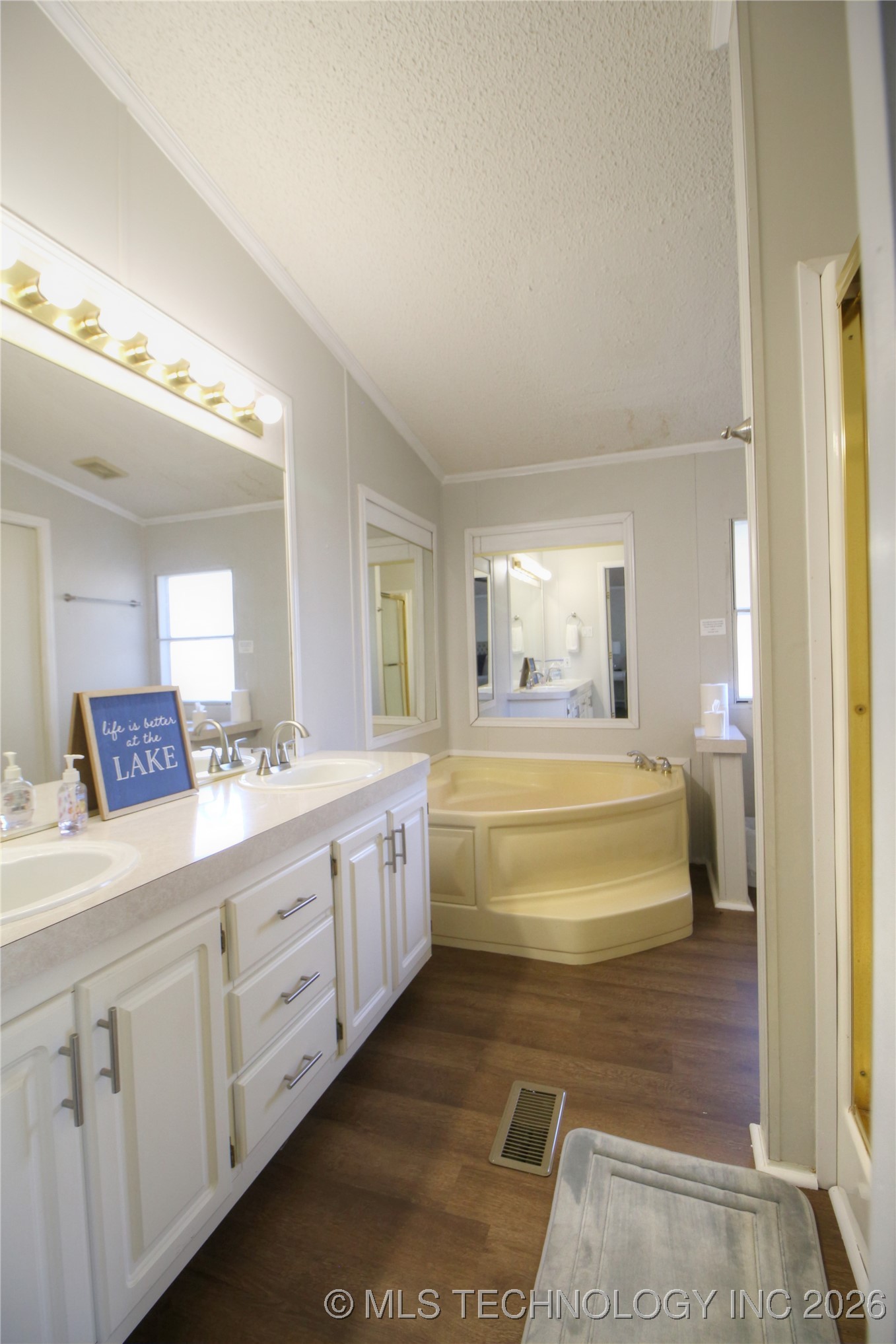 4028 Carefree Lane Property Photo 11