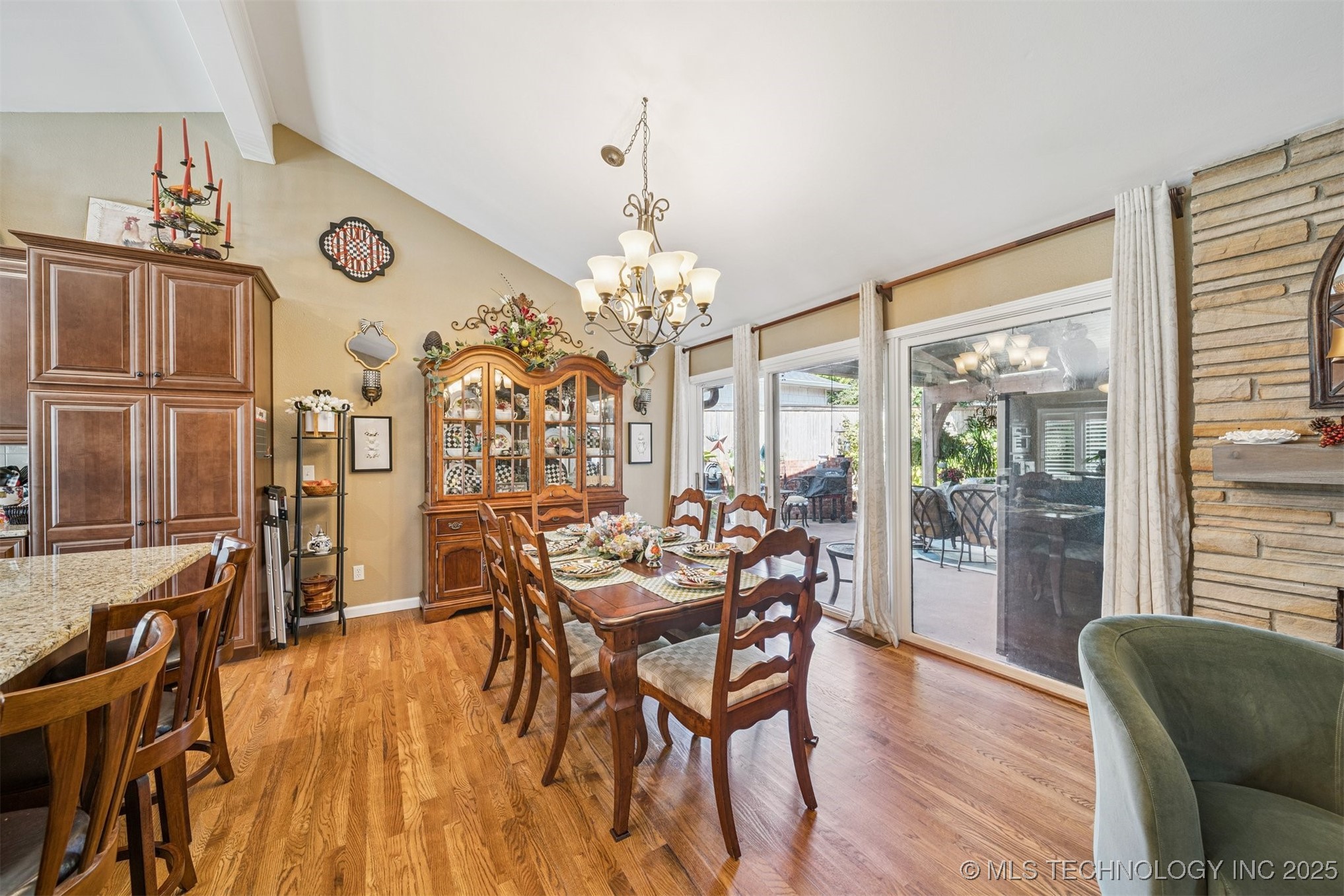 2131 E 31 Street Property Photo 6