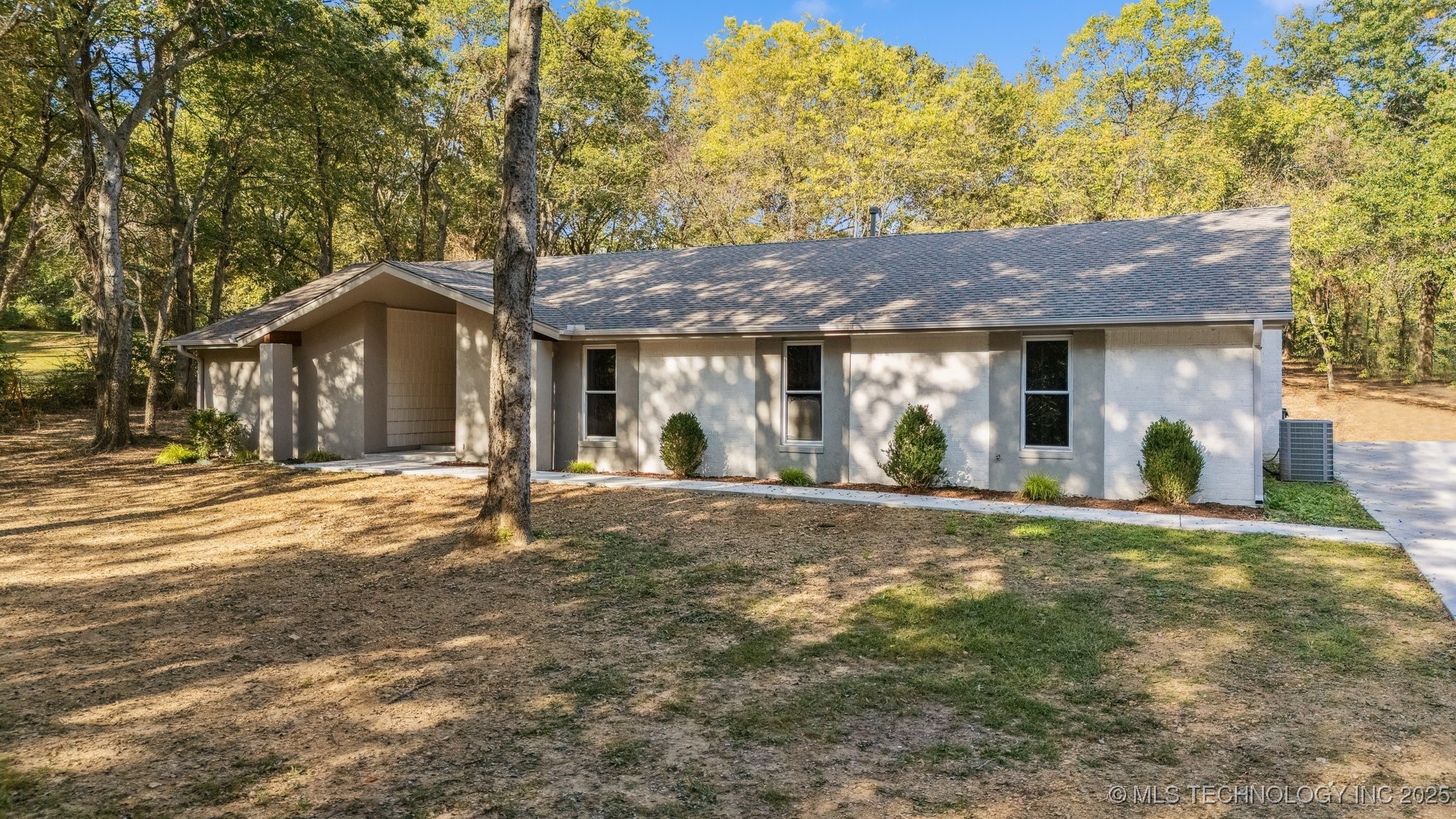 7624 S 230th East Avenue Property Photo 2