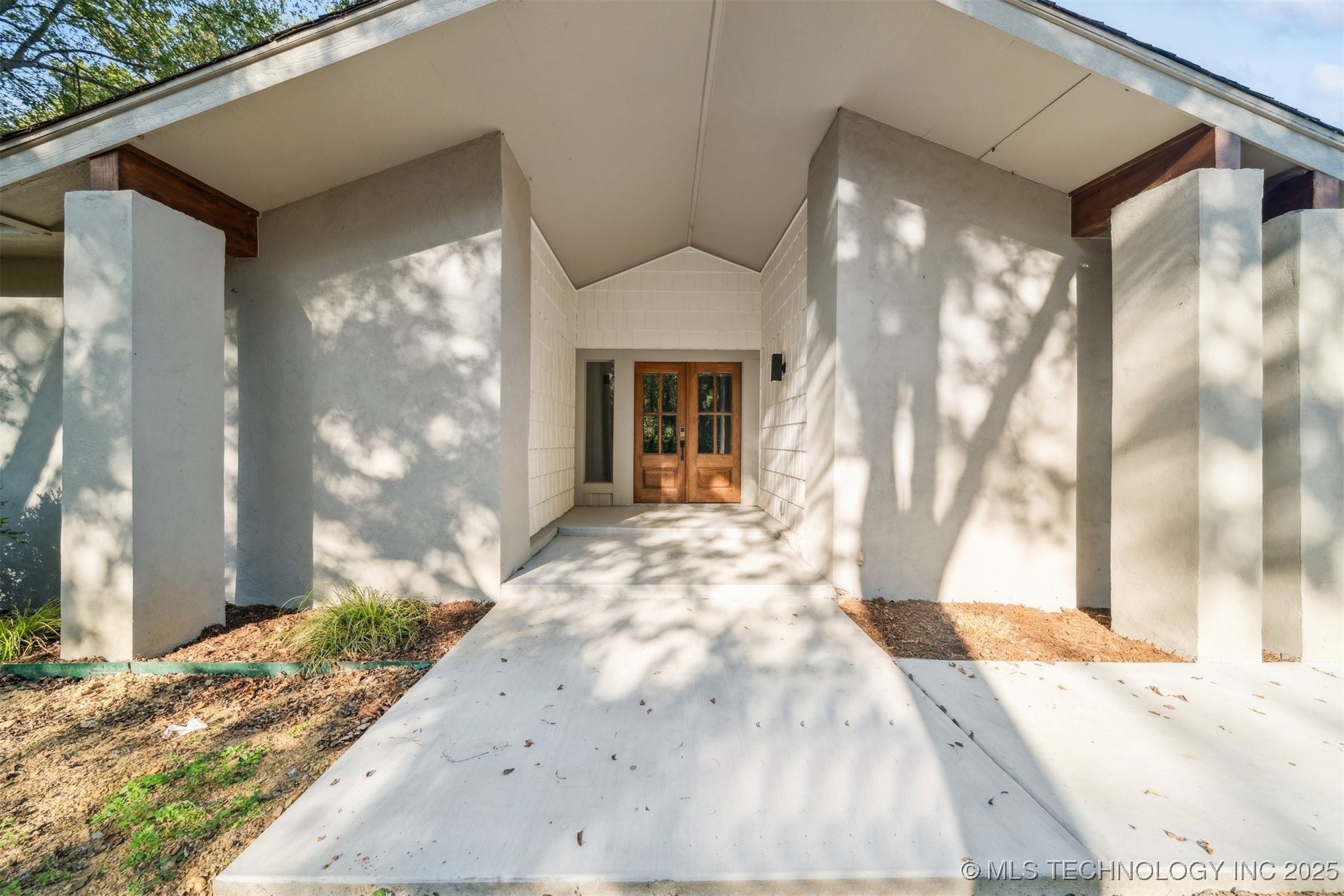 7624 S 230th East Avenue Property Photo 3