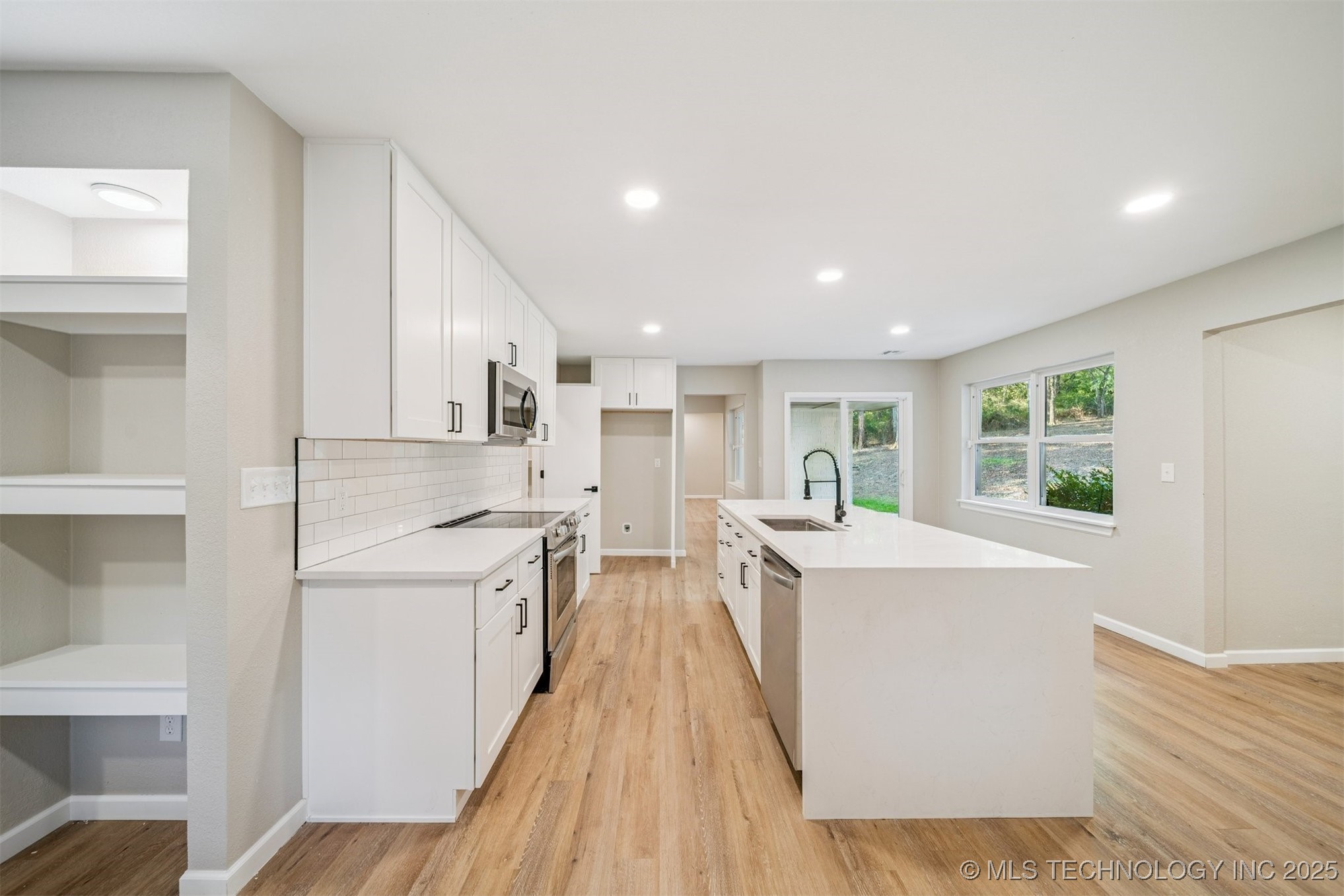 7624 S 230th East Avenue Property Photo 4