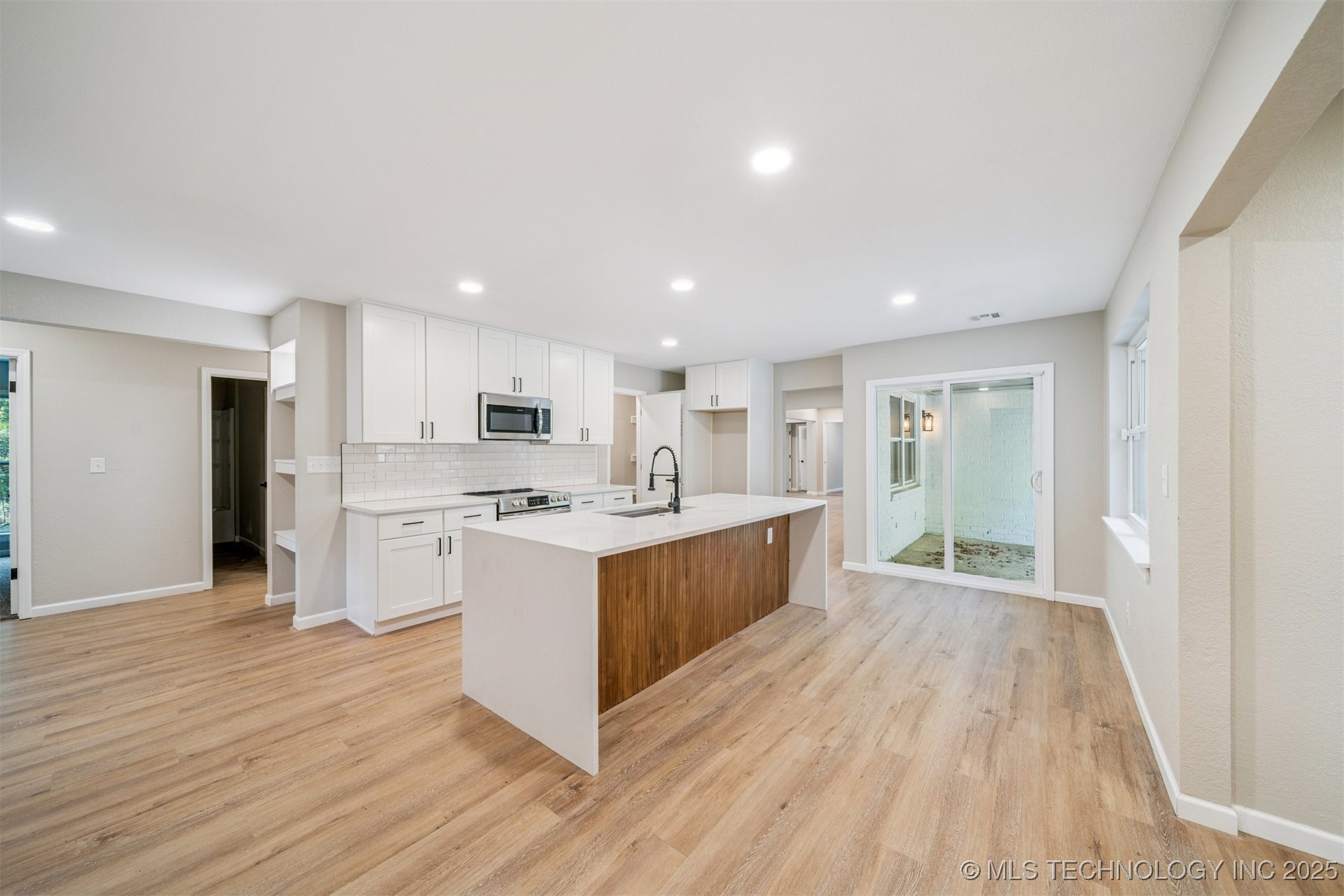 7624 S 230th East Avenue Property Photo 5