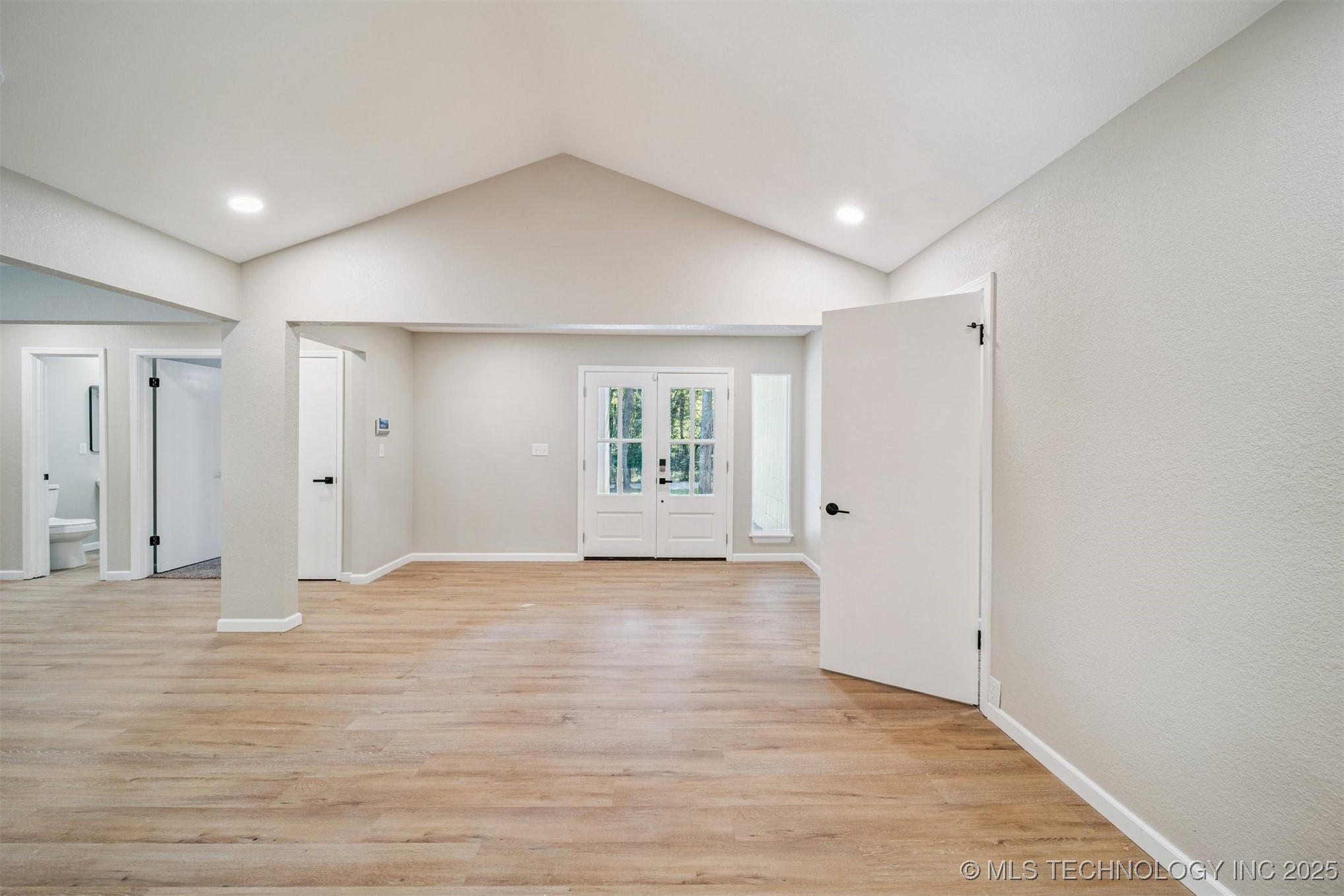 7624 S 230th East Avenue Property Photo 8