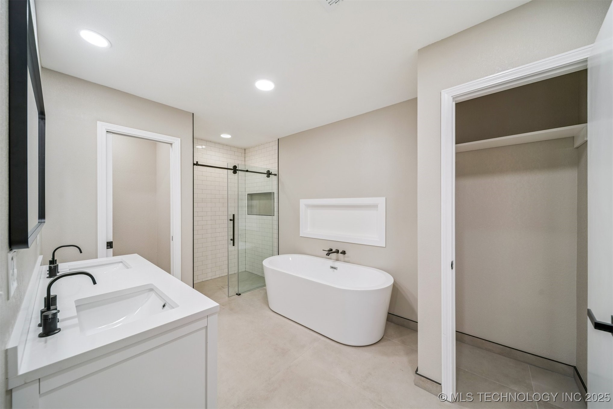 7624 S 230th East Avenue Property Photo 14