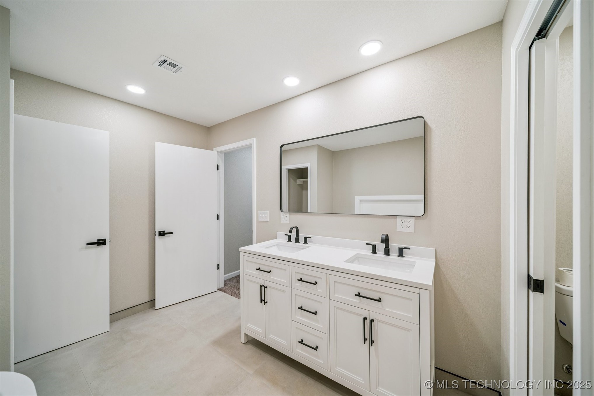 7624 S 230th East Avenue Property Photo 17