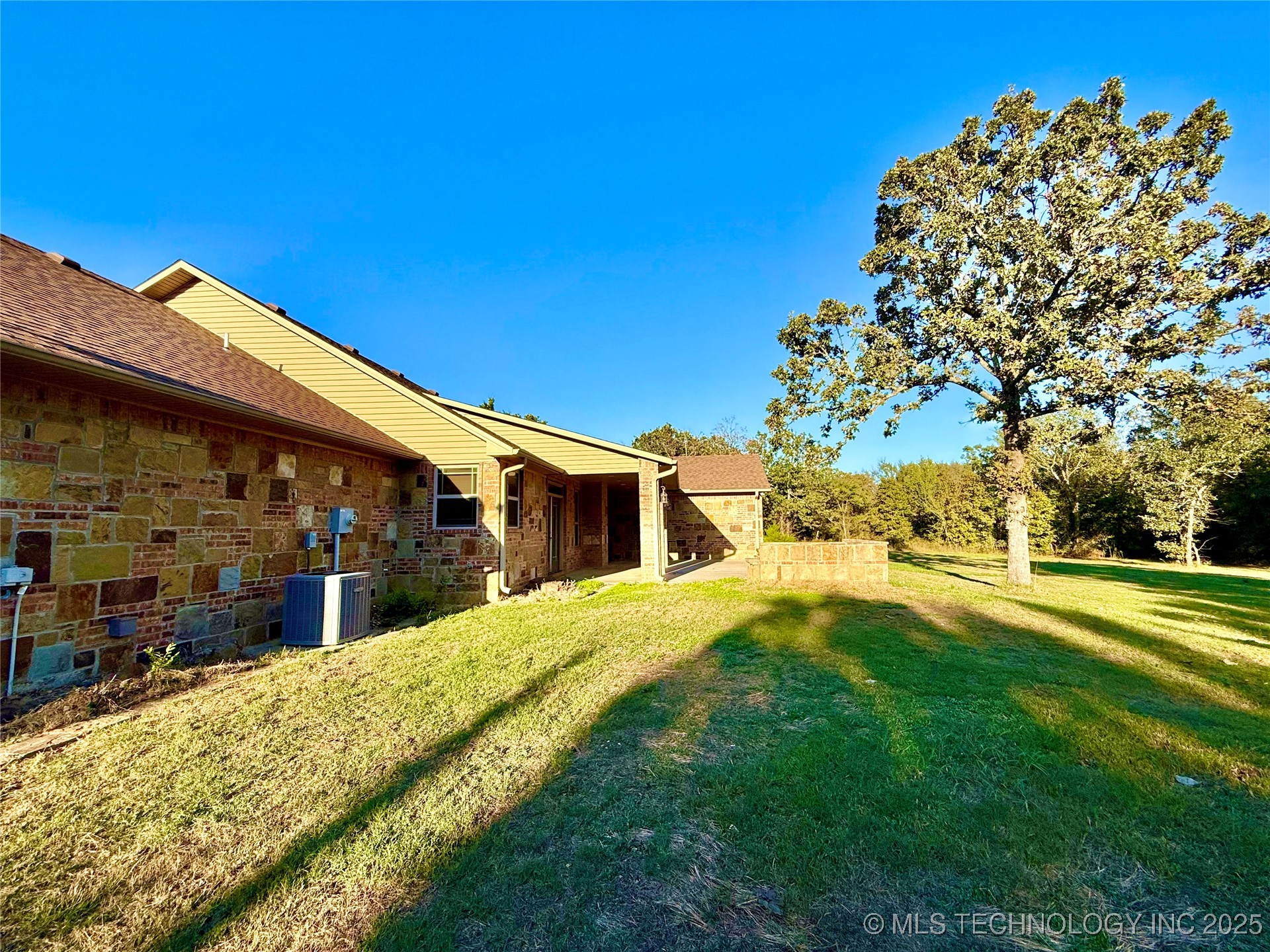 427996 E 1050 Rd Road Property Photo 5