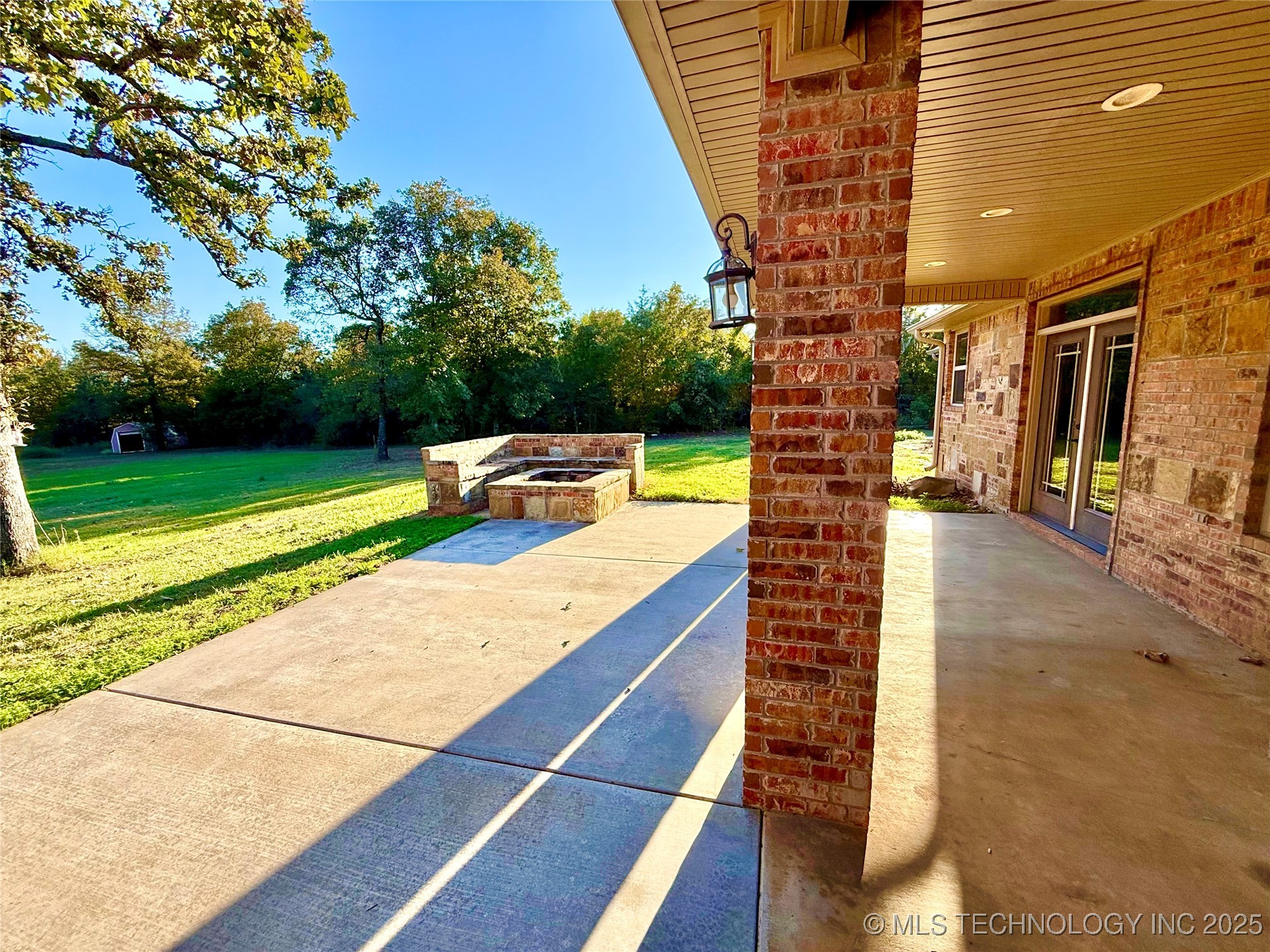 427996 E 1050 Rd Road Property Photo 6