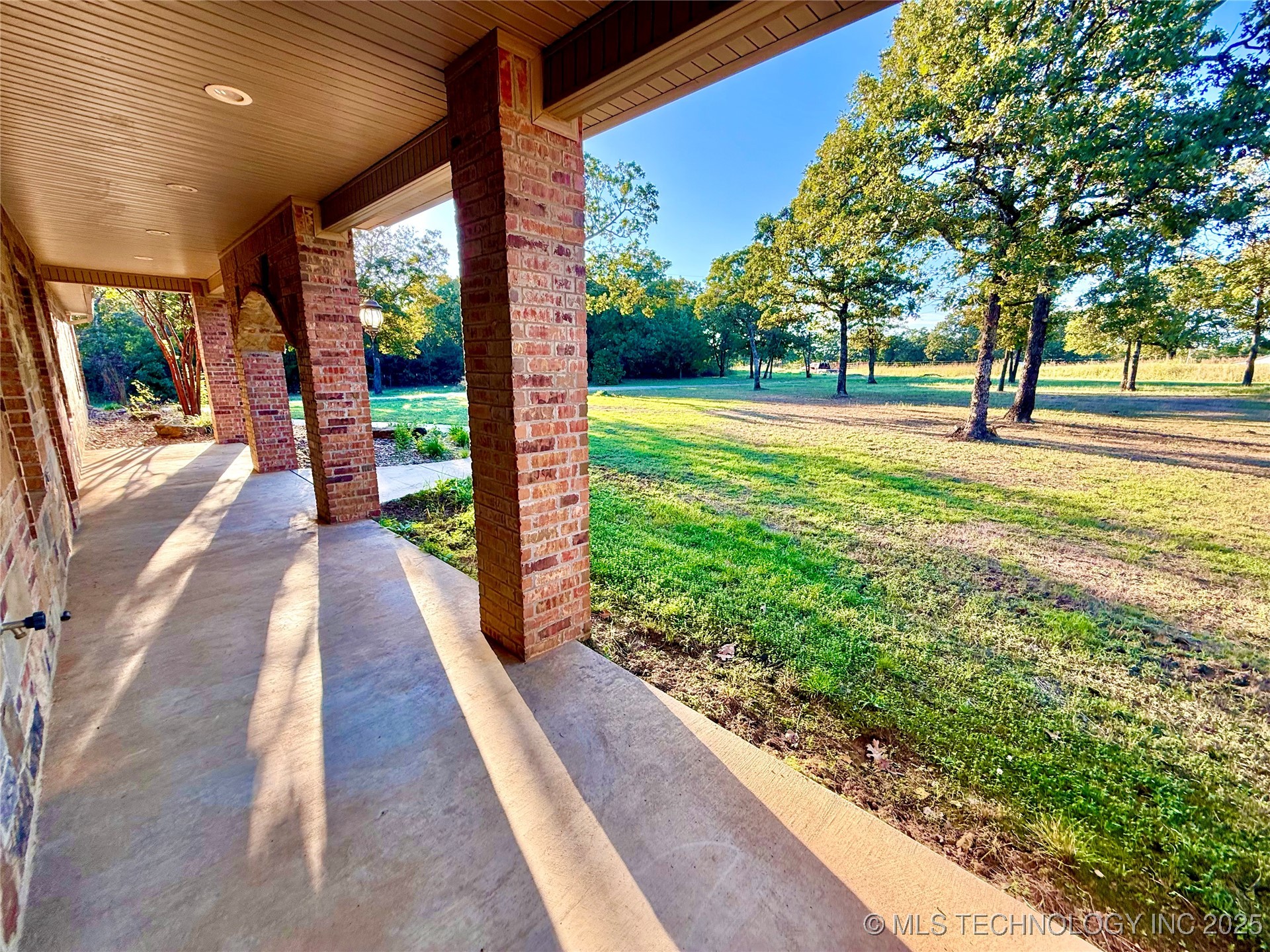 427996 E 1050 Rd Road Property Photo 9