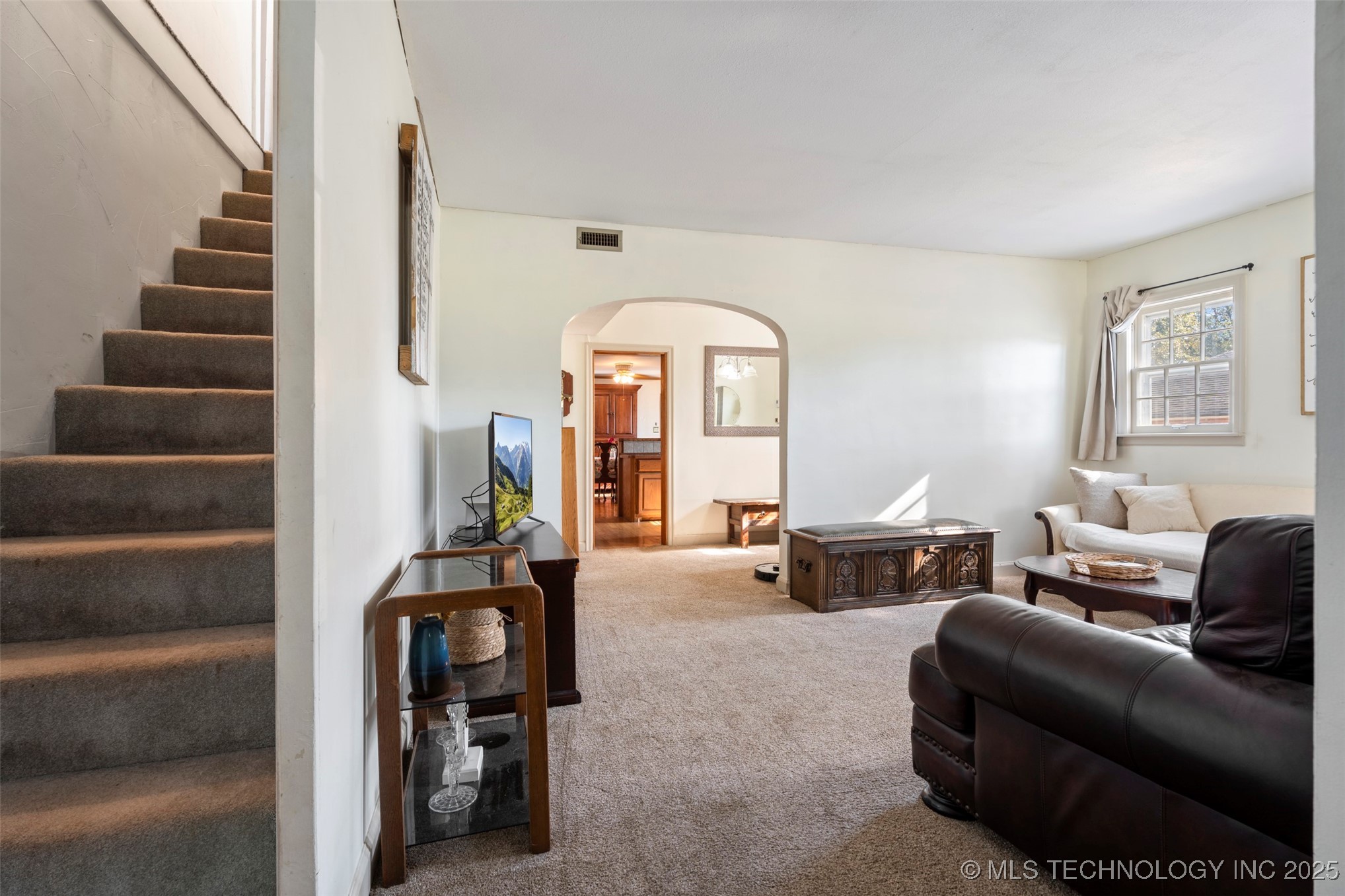 320 W Tahlequah Property Photo 4