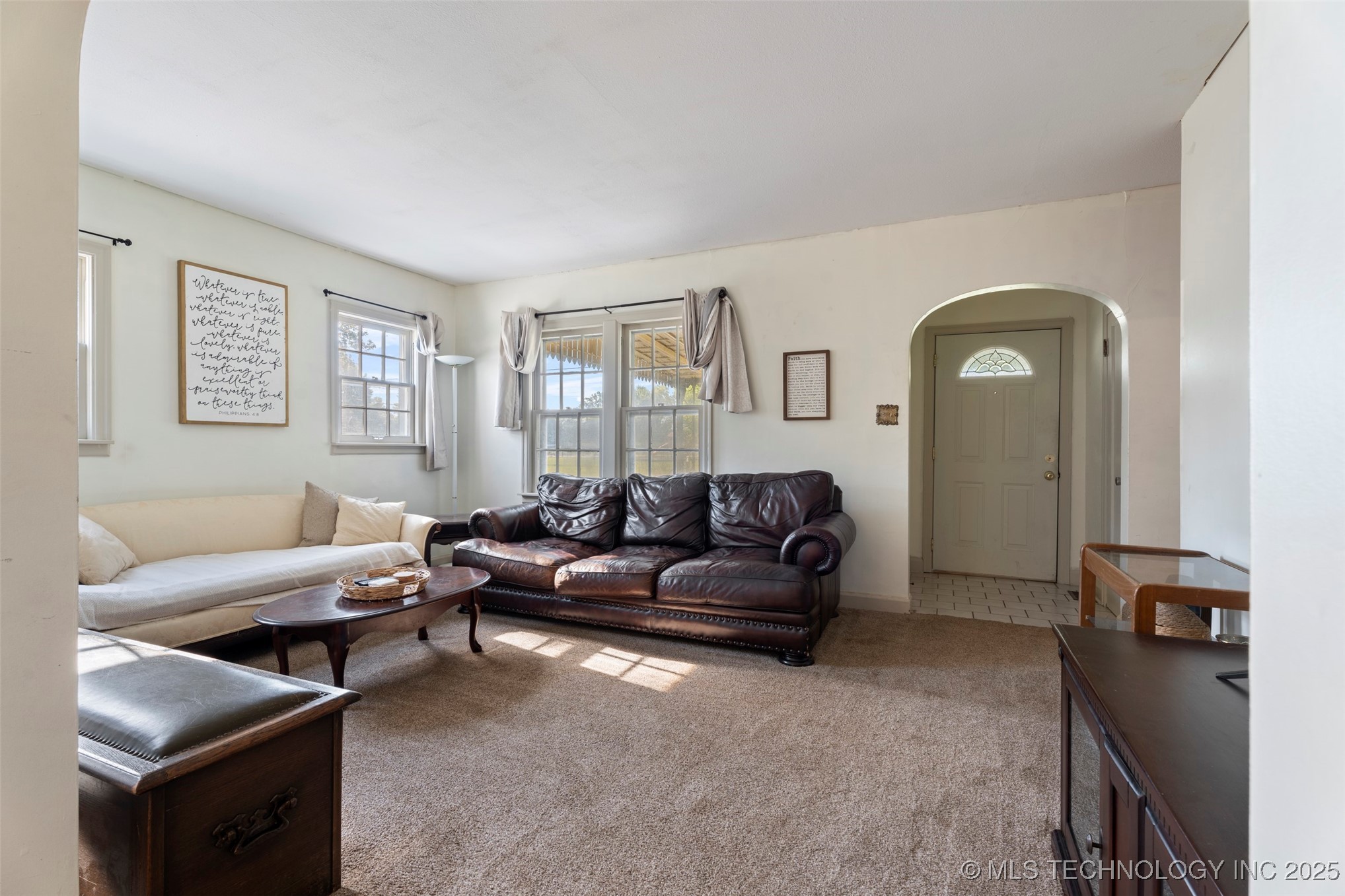 320 W Tahlequah Property Photo 5