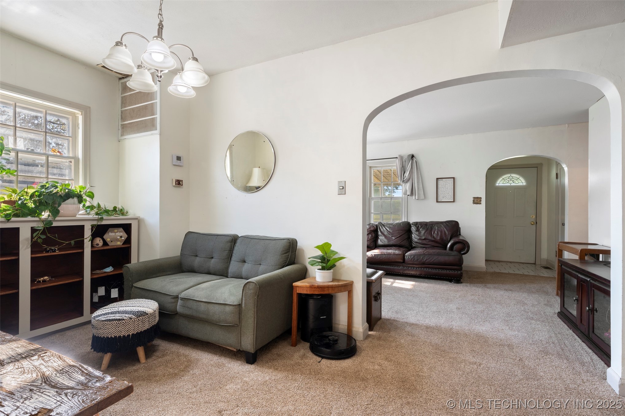 320 W Tahlequah Property Photo 6