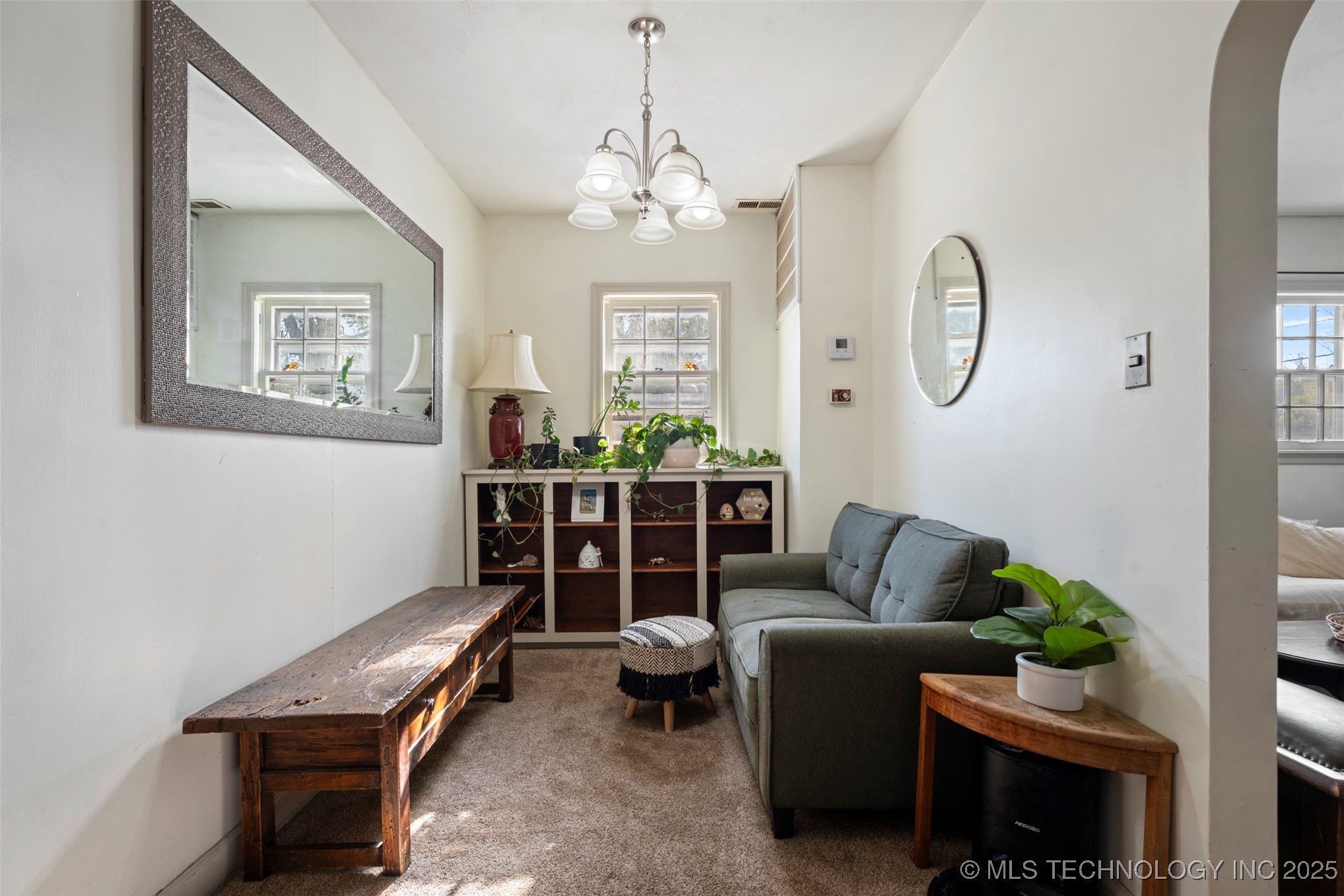 320 W Tahlequah Property Photo 7