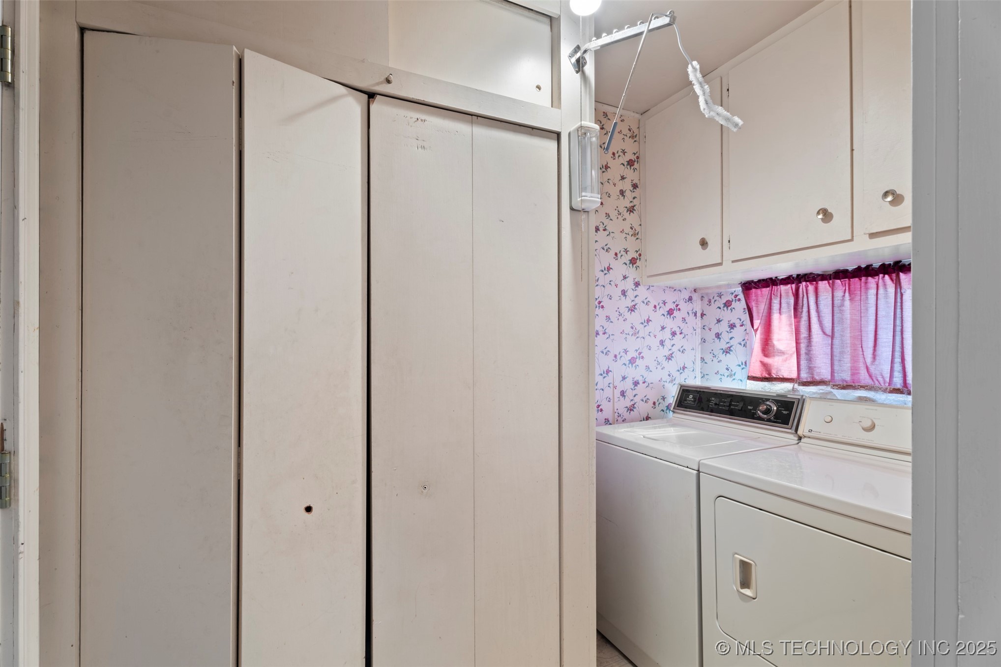 320 W Tahlequah Property Photo 17