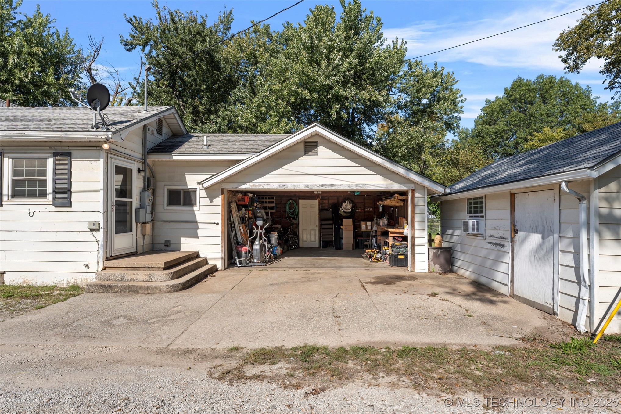 320 W Tahlequah Property Photo 23