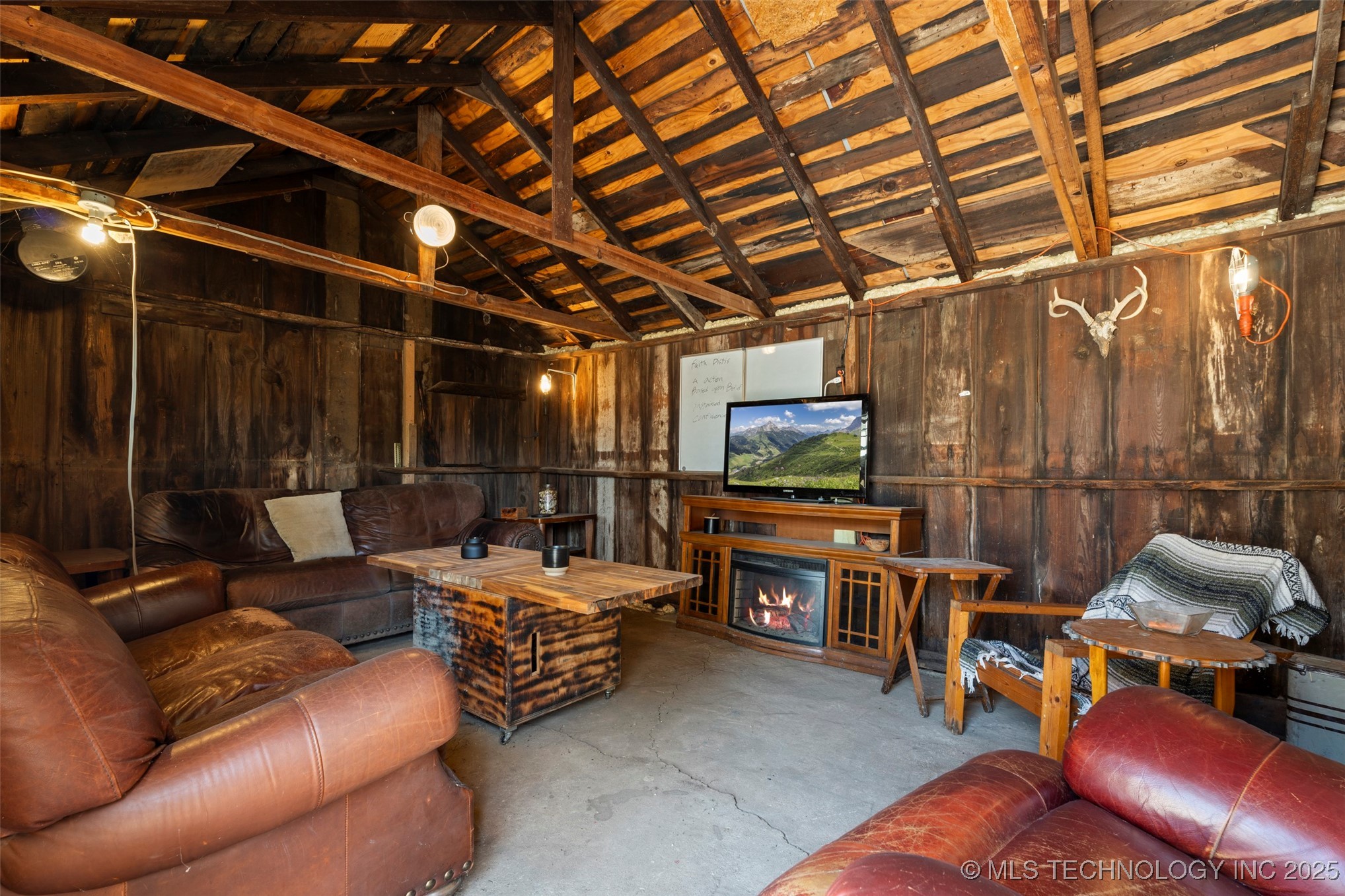 320 W Tahlequah Property Photo 24