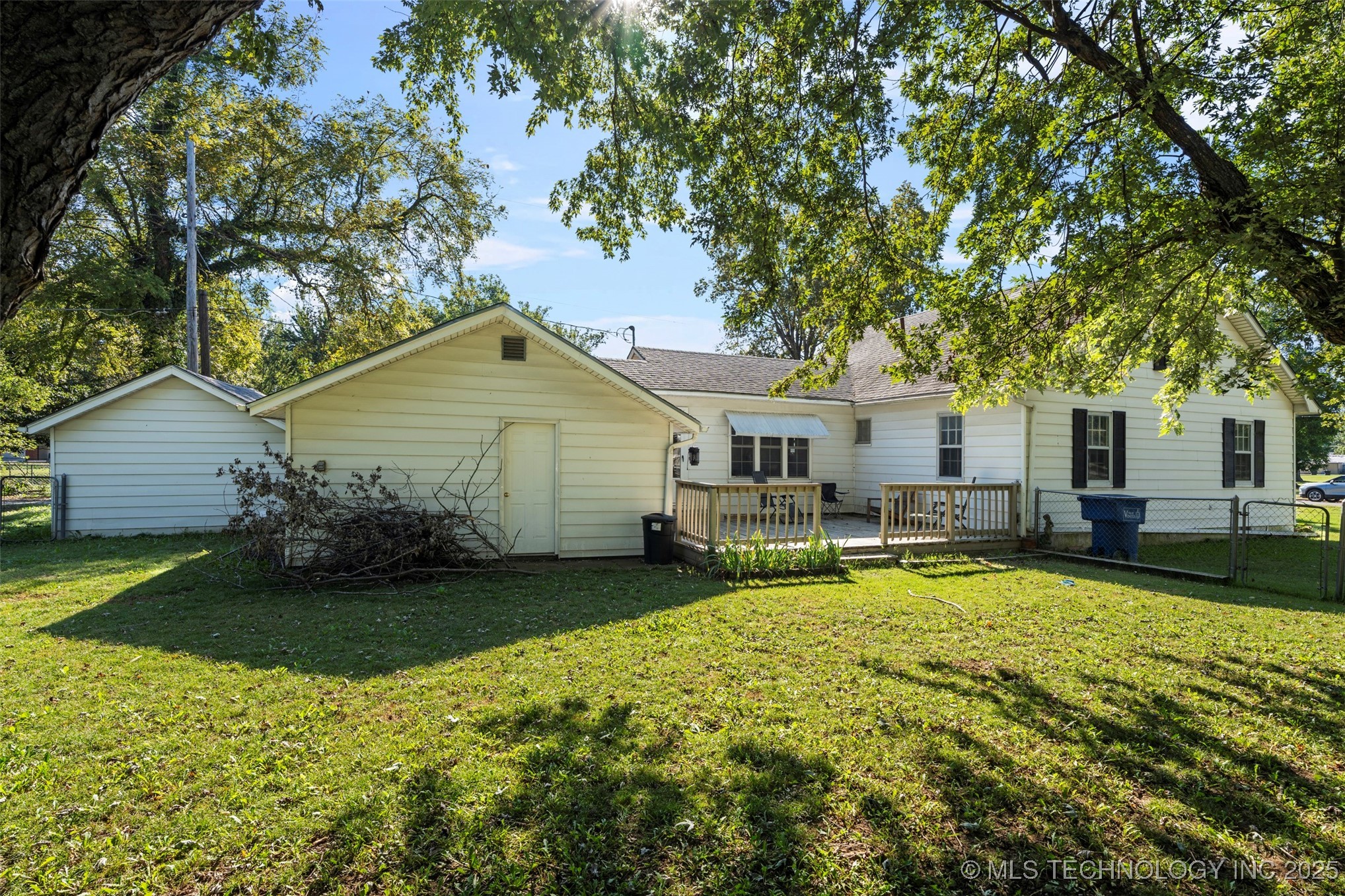 320 W Tahlequah Property Photo 26