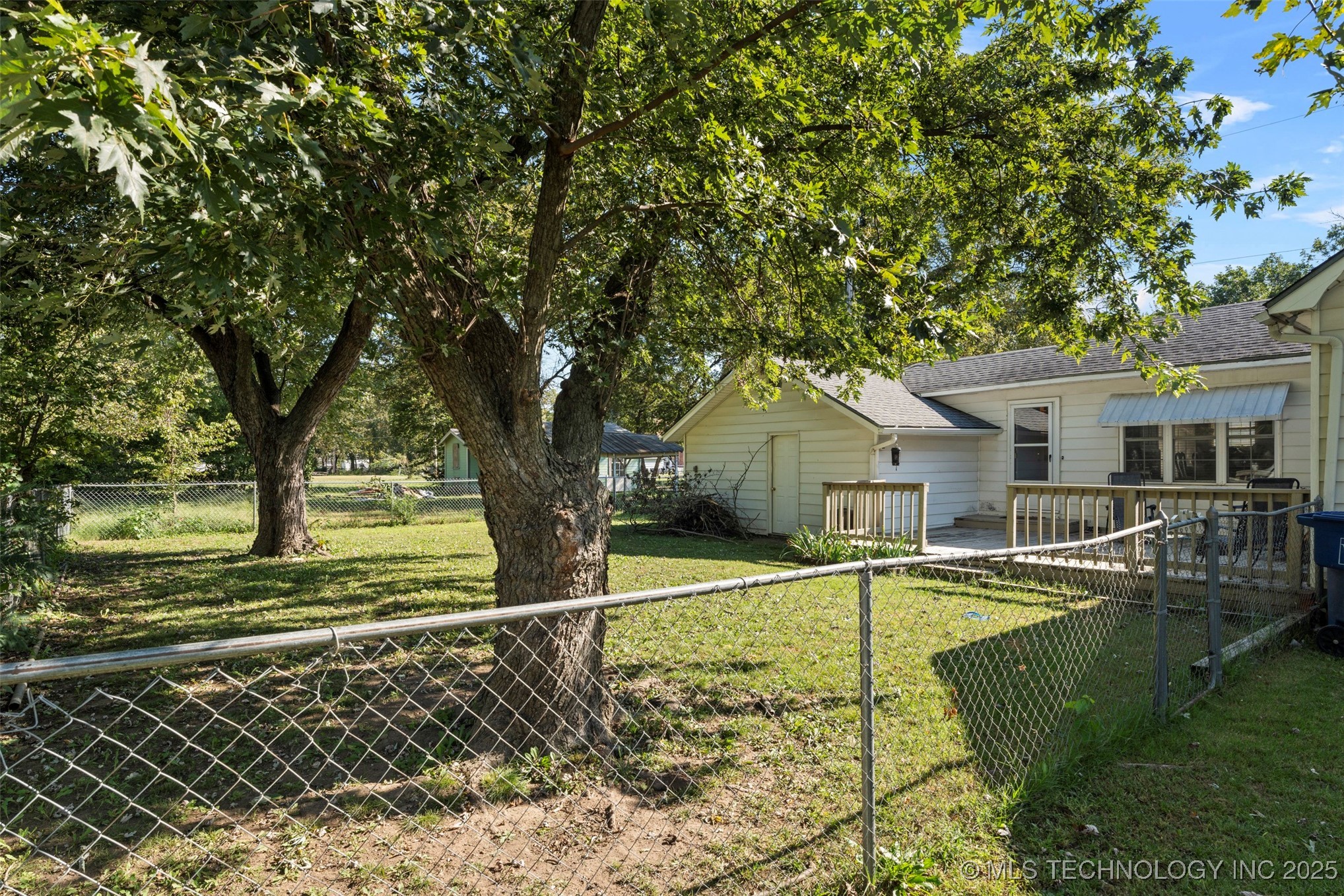 320 W Tahlequah Property Photo 28