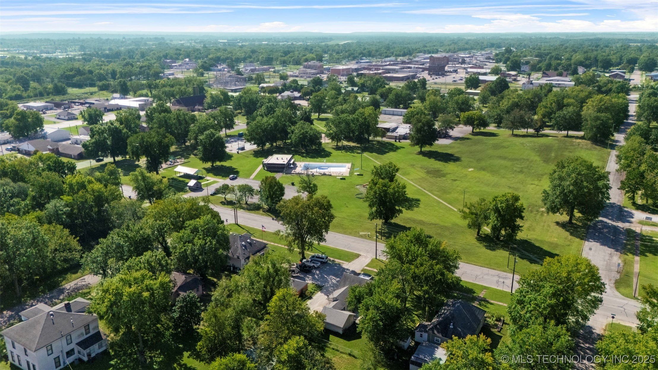 320 W Tahlequah Property Photo 31